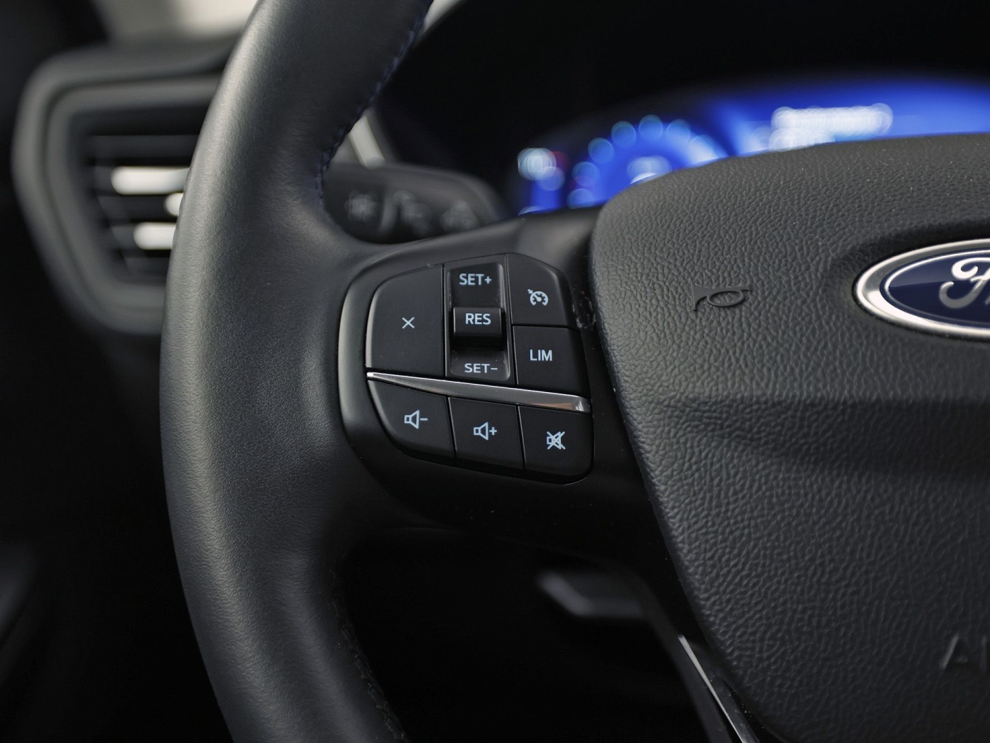 Ford Kuga 2.5 PHEV Titanium X 225Pk Automaat (SOH 87,6%, VIRTUAL COCKPIT, APPLE CARPLAY, STUUR/STOELVERWARMING, KEYLESS, SPORTSTOELEN, CAMERA, TREKHAAK, NIEUWSTAAT)