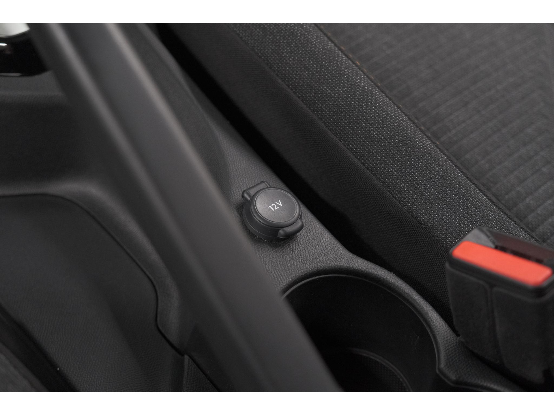 Peugeot 2008 1.2 Hybrid 136 Style | Apple Carplay | Parkeersensoren | Climate control