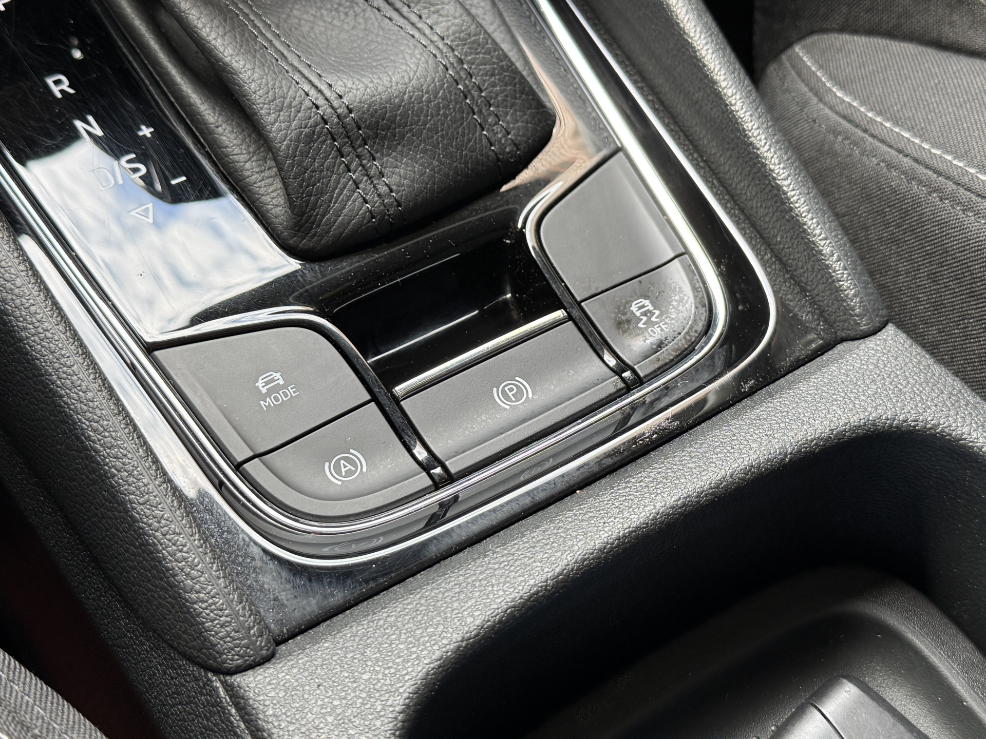 ŠKODA Karoq 1.5 TSI ACT Business Edition Plus | Panoramadak | Camera | Adaptive cruise | Stoelverwarming | Full LED | NL auto | Dealer onderhouden