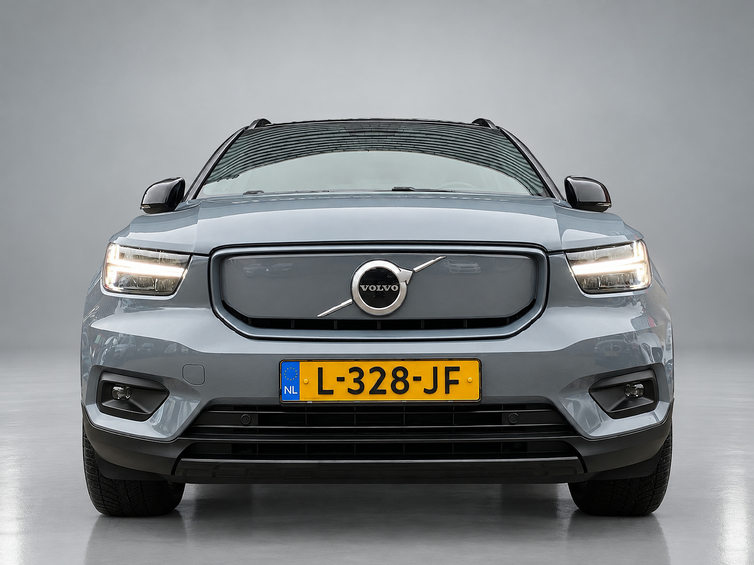 Volvo XC40 Recharge P8 AWD R-Design 408 pk | apple carplay | stoel-stuurverwarming | leder-alcantara | elektr. a. klep | BTW