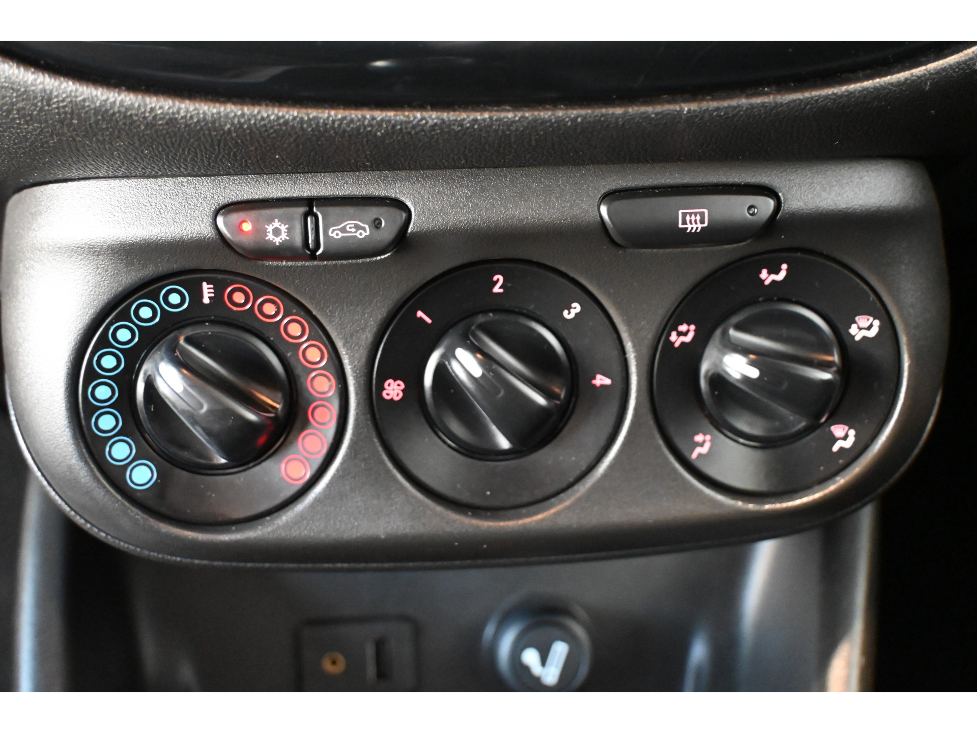 Opel Corsa 1.4 Edition Airco Cruise control Lichtmetaal Elektrisch Pakket Goed Onderhouden! Inruil Mogelijk!