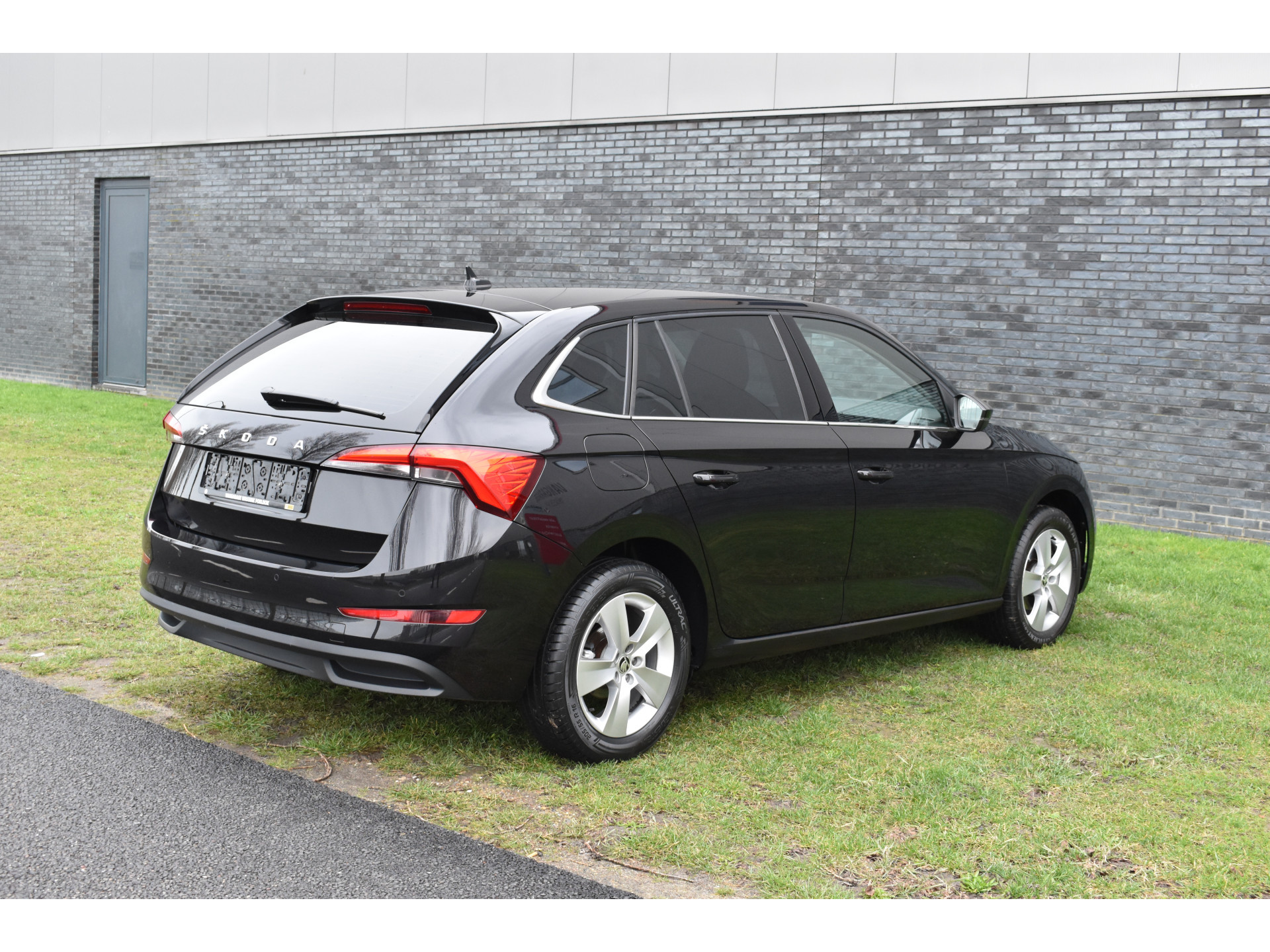 ŠKODA Scala 1.0 TSI Ambition Automaat Carplay Navigatie Front/lane assist Stoelverwarming Parkeer sensoren