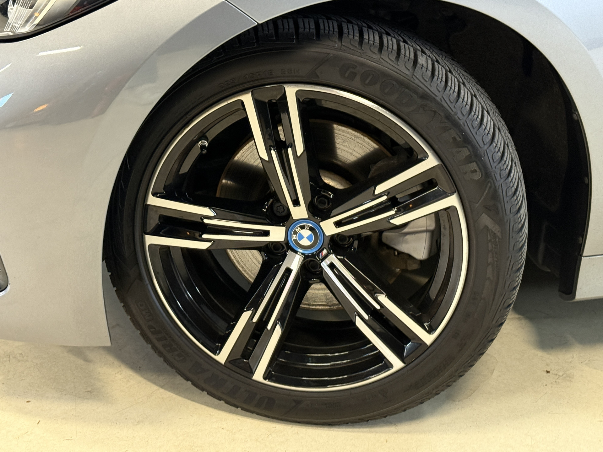BMW 3-serie Touring 330e | M-Sport | Facelift | Lederen sportstoelen | Harman/Kardon | Sfeerverlichting | Full LED