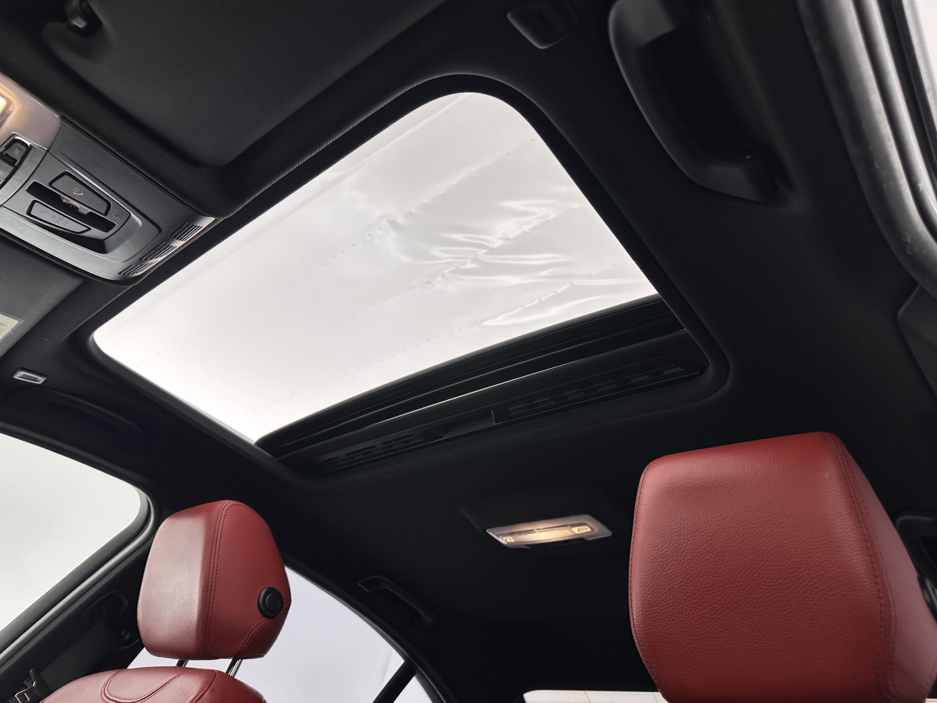 BMW 3-serie 328i High Executive M-Sport-Pack Aut *PANO | LEATHER | BI-XENON | HEATED-SPORTSEATS | SHIFT-PADDLES | HIFI-SOUND | MEMORY-PACK | KEYLESS | NAVI-FULLMAP | ECC | PRIVACY-GLASS | PDC | CRUISE | 19''ALU*