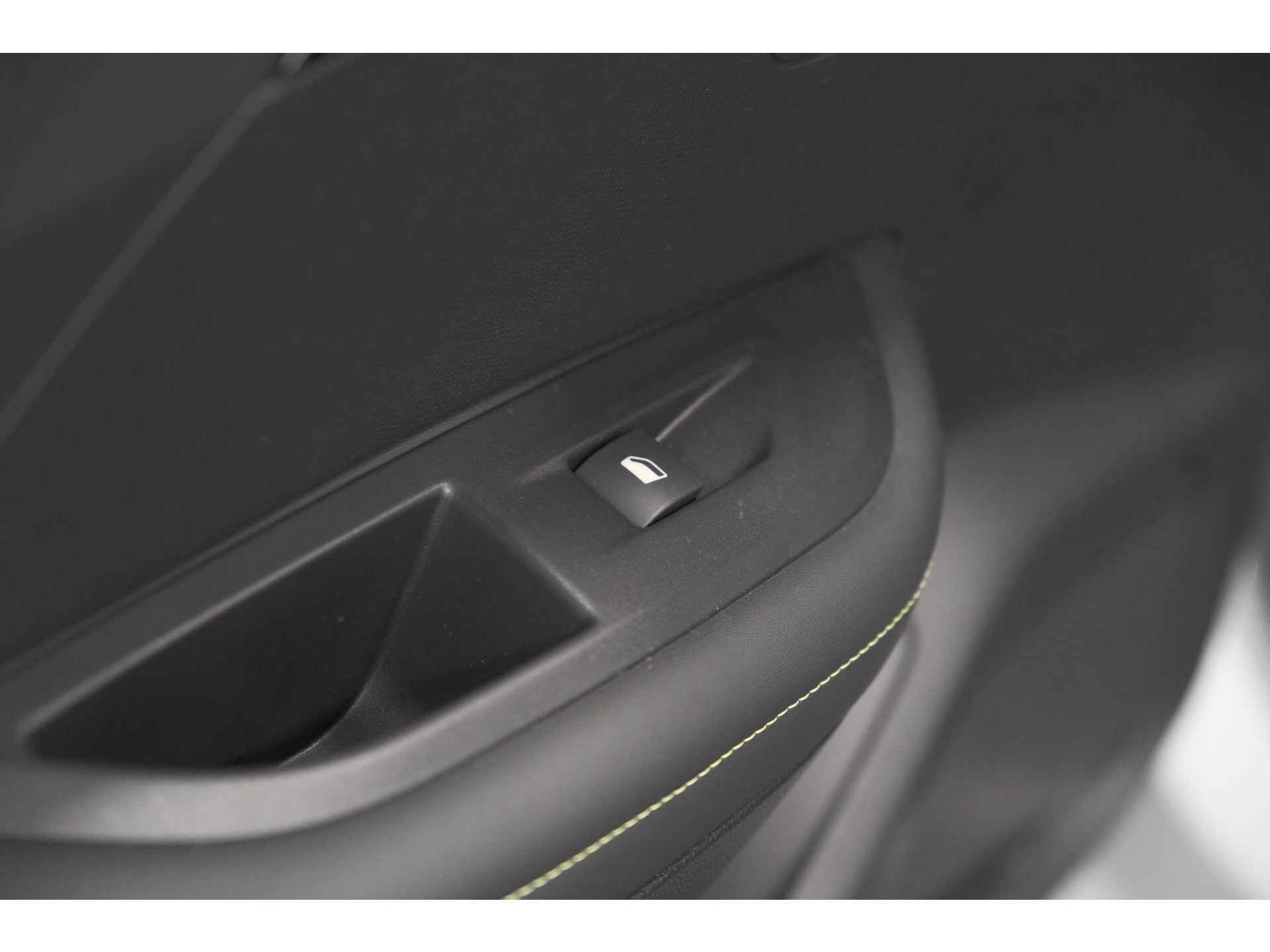Peugeot e-2008 EV GT 50 kWh | 11 KW Laadfunctie | 360 Camera | Dodehoekdetectie | Apple Carplay