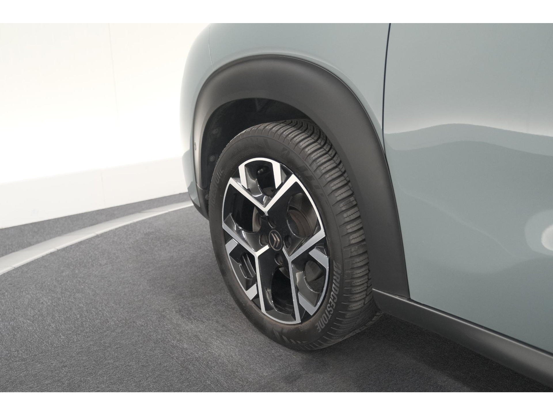 Citroen C3 Aircross PureTech 130 EAT6 Shine | Schuif-/Kanteldak | Camera | Dodehoekdetectie | Head-Up Display