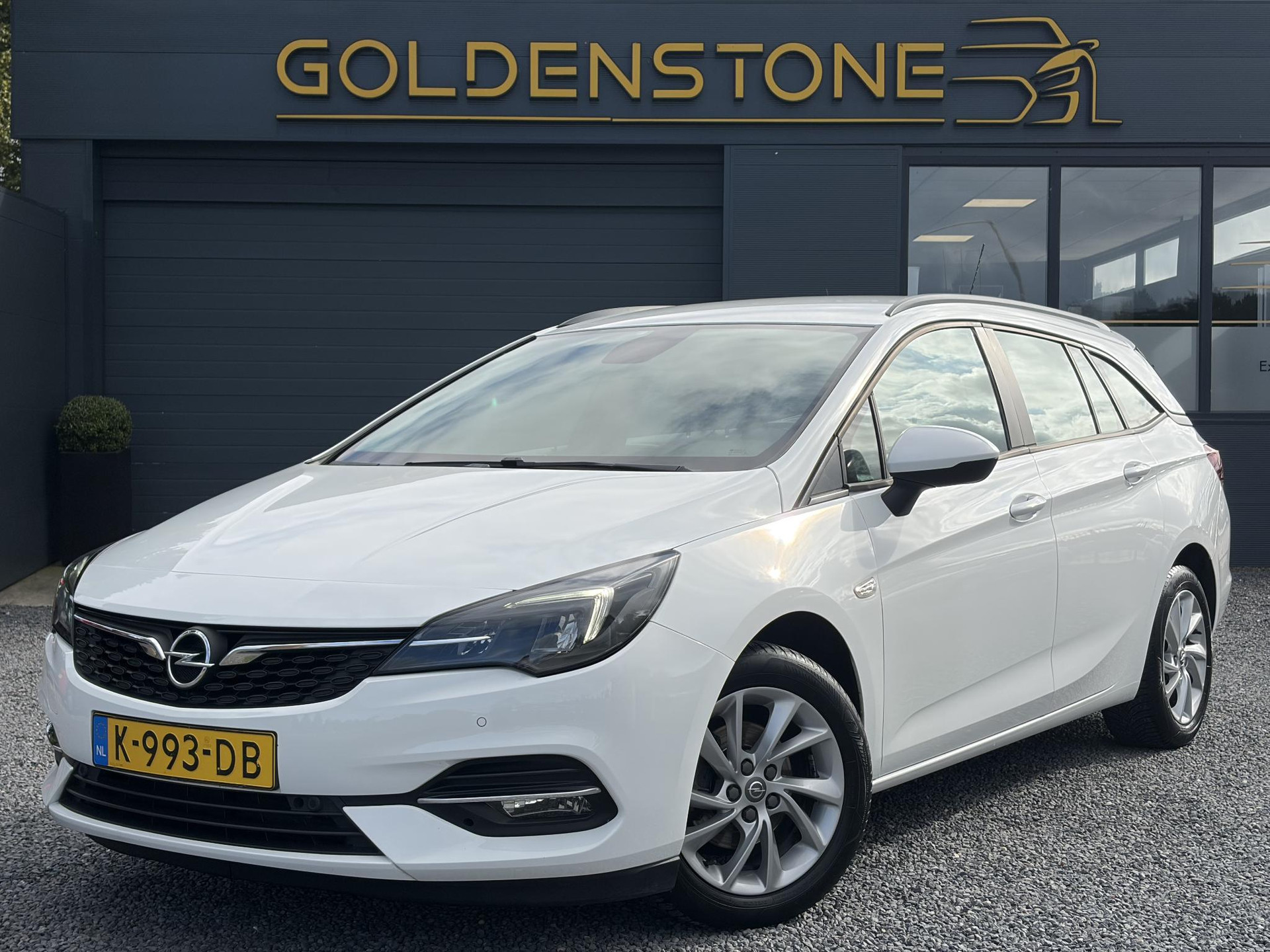 Opel Astra Sports Tourer 1.2 Edition ✓Camera ✓110pk✓2e Eigenaar✓Carplay✓Navi✓Airco✓Cruise✓Pdc✓LED koplampen✓N.A.P.✓6 Bak✓Pdc V+A✓Lm velgen✓Dakdragers ✓Comfortstoelen✓Bj 11-2020✓Apk tot 07-2028