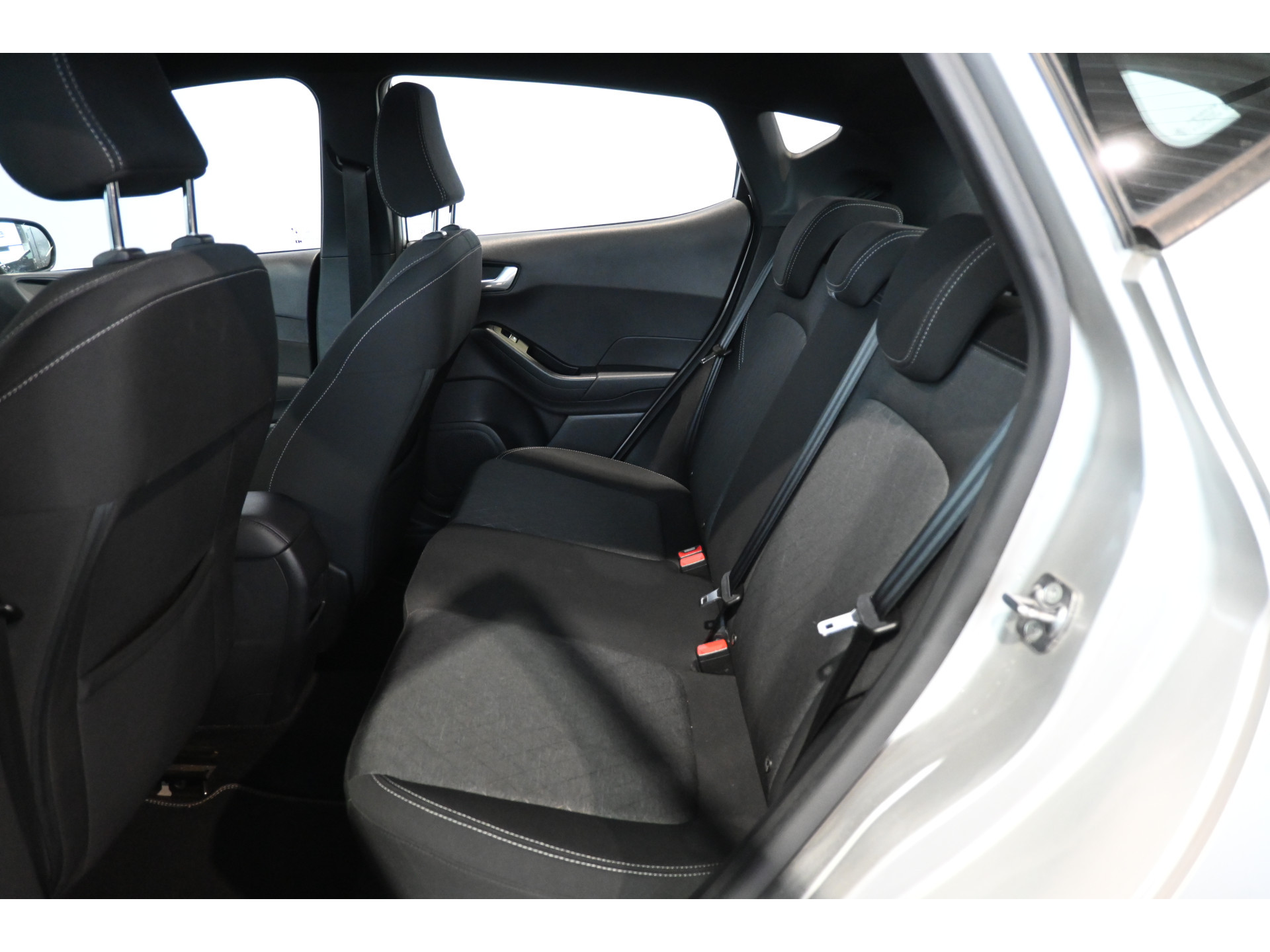 Ford Fiesta 1.0 EcoBoost Hybrid Active X Navigatie Caplay Stoel/Stuurverwarming Goed Onderhouden! Inruil Mogelijk!
