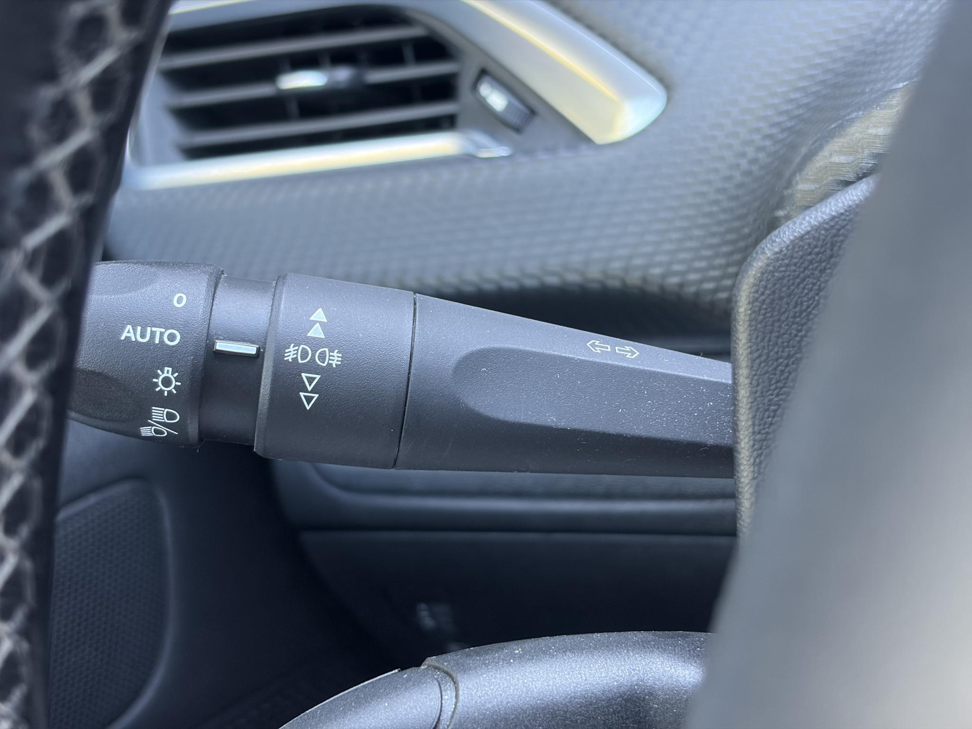 Peugeot 2008 1.2 PureTech Allure D-riem vv in 02-2026 l Pano l Carplay l Camera l Halfleder l 110pk l Dealer Onderhouden l 2e Eigenaar l Navi l Clima l Cruise l Pdc l Lm velgen l Apk tot 02-2027