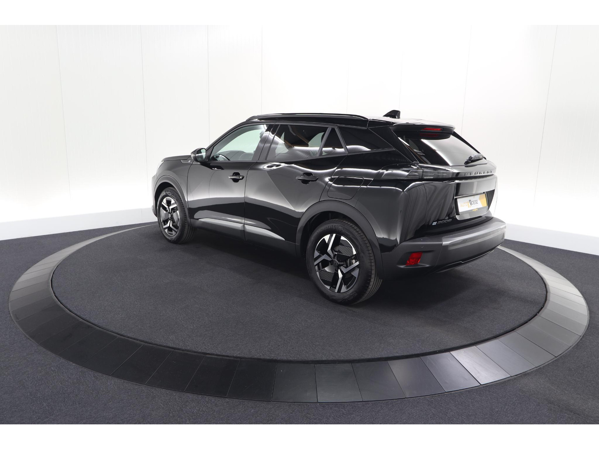Peugeot e-2008 EV Allure 54 kWh | 11 KW Lader | Warmtepomp | Apple Carplay | Parkeersensoren