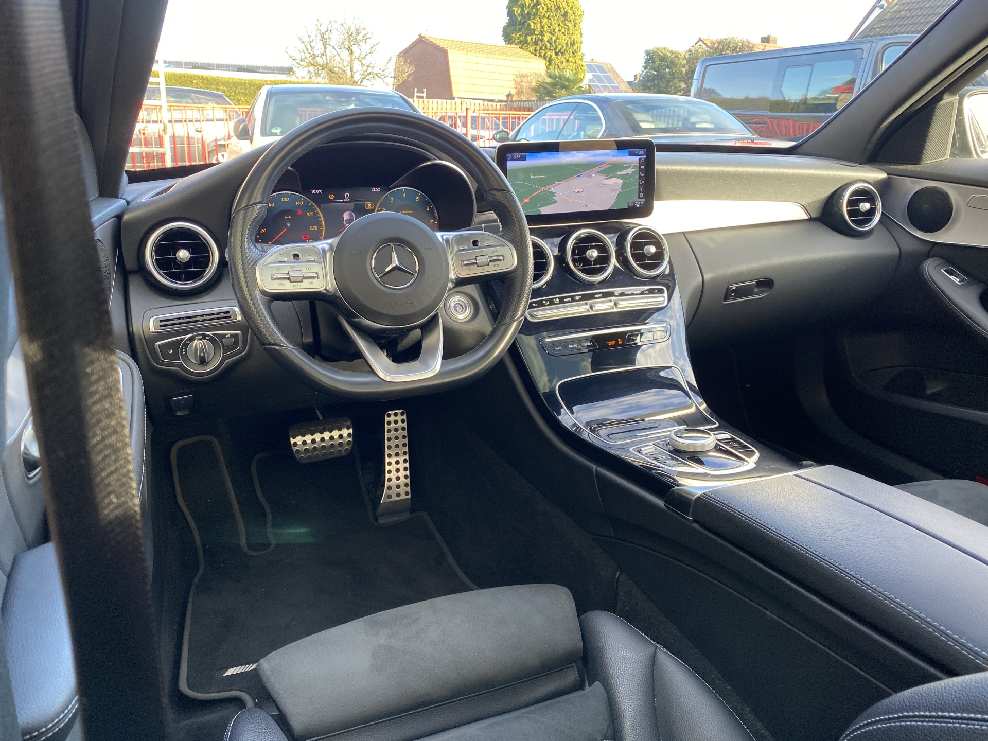 Mercedes-Benz C-klasse 180 Business Solution AMG AUT. | dealer onderhouden | panoramadak | night pakket | navigatie | NL auto