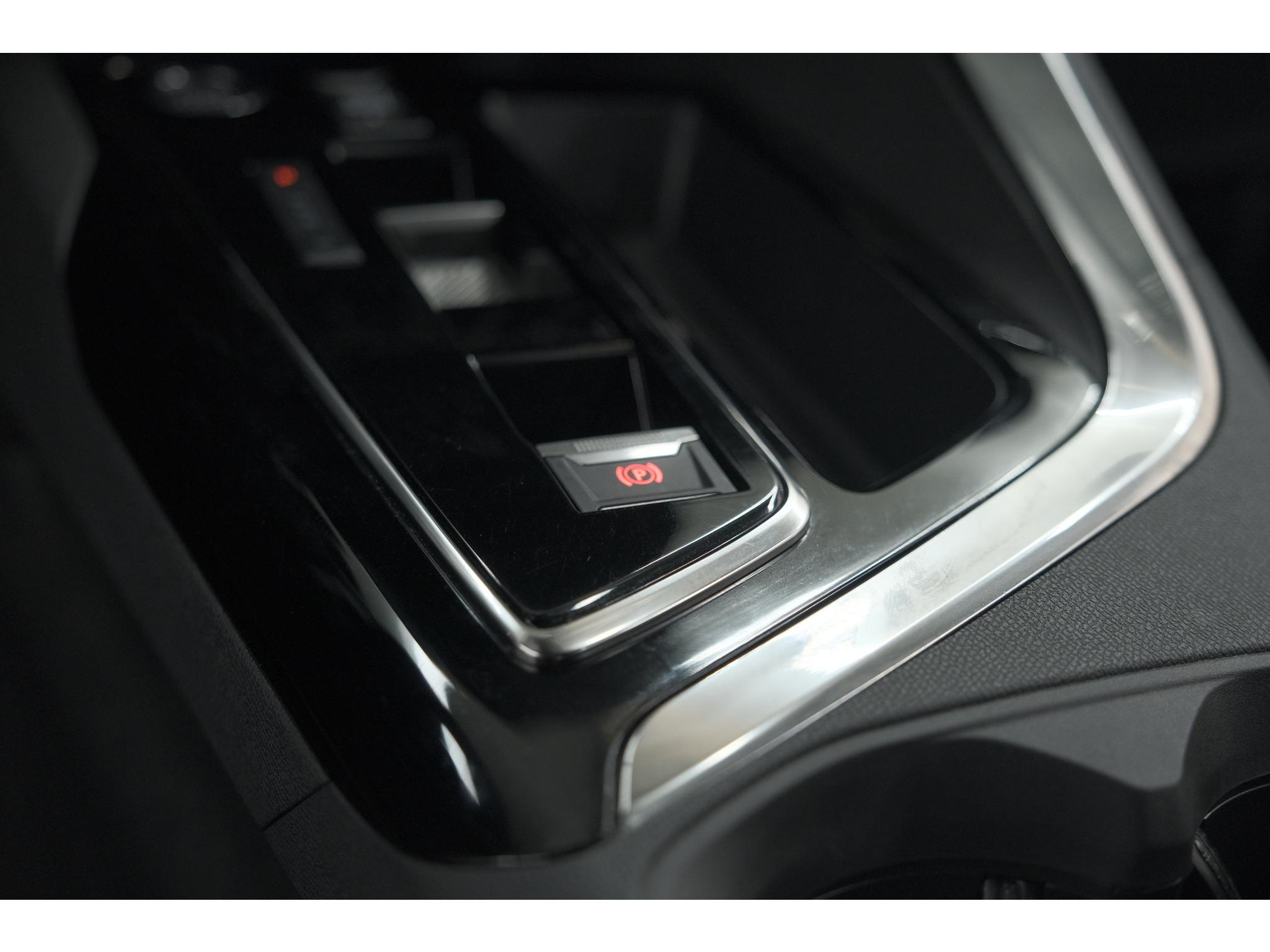 Peugeot 5008 PureTech 130 EAT8 Active Pack | 7 Zitplaatsen | Camera | Apple Carplay | Parkeersensoren