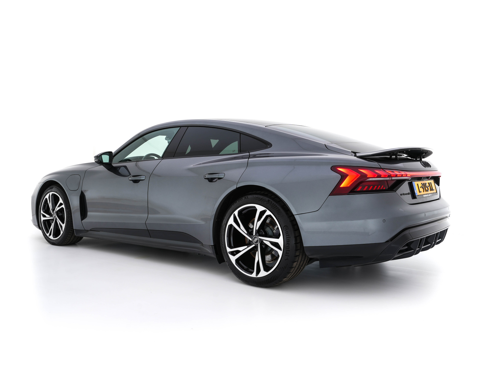 Audi e-tron GT 93 kWh Quattro [ 3-Fase ] {SOH-93%} (INCL-BTW) *PANO | FULL-LED | LEATHER | AUDI-SOUNDSYSTEM | DIGI-COCKPIT | NAVI-FULLMAP | HEATED-SPORTSEATS | TOP-VIEW | DAB | KEYLESS | LANE-ASSIST | SHIFT-PADDLES | PRIVACY-GLASS | 20