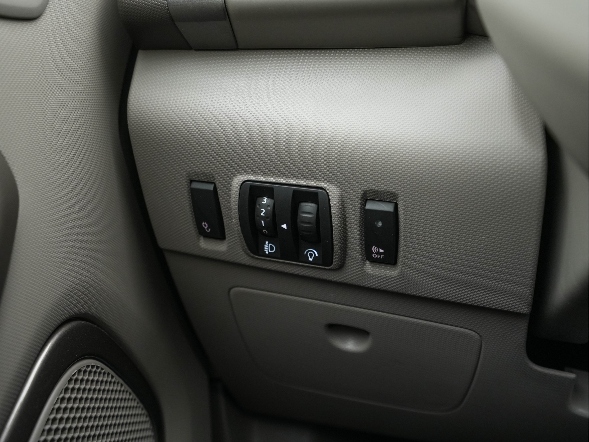 Renault ZOE R110 Bose 41 kWh (inclusive-Battery) (3-Fase-22kW){SOH-85%} Aut.*LEATHER | BOSE-AUDIO | KEYLESS | CRUISE |  NAVI-FULLMAP | CAMERA | DIGI-COCKPIT | HEATED-COMFORTSEATS | ECC | PDC | FULL-LED | PRIVACYGLASS | 17"ALU*