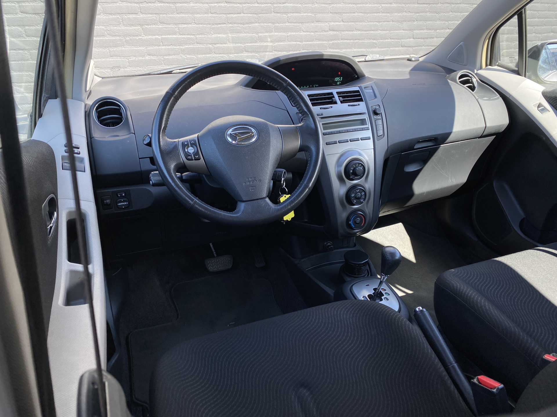 Daihatsu Charade 1.3 City AUT. | dealer onderhouden | airco | trekhaak | parkeersensoren | schuifbank | elektrisch pakket