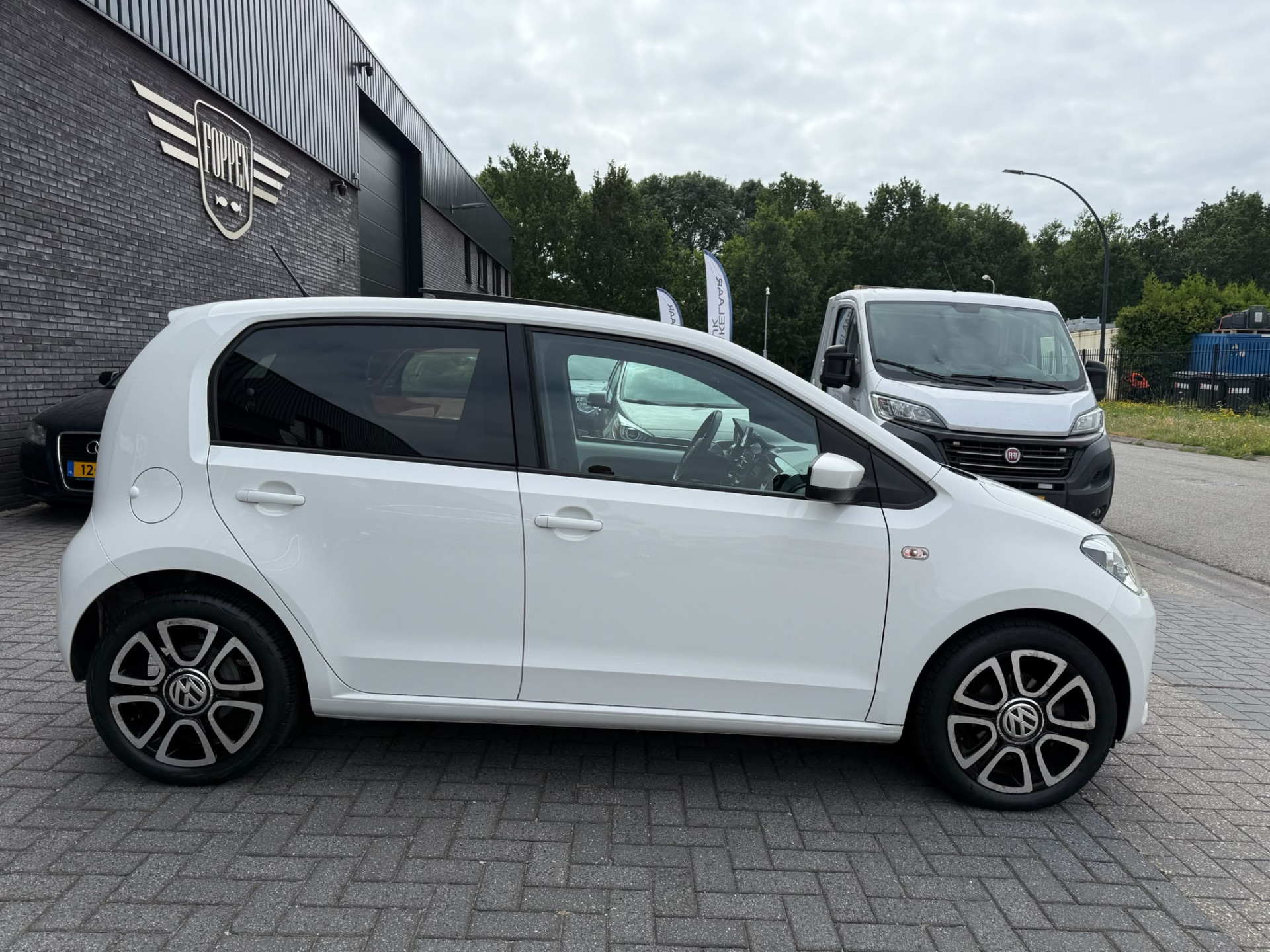 Volkswagen Up! 1.0 high up! BlueMotion | 2E EIGENAAR | 3/6/12MND GARANTIE | PANO | CRUISE | AIRCO | NAVI | FENDER AUDIO |