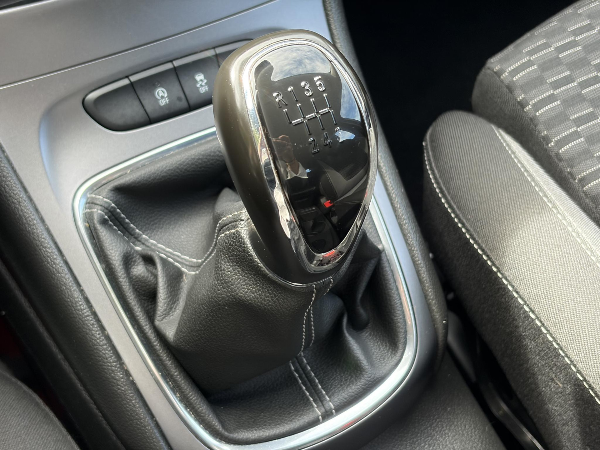 Opel Astra 1.2 Business Edition 147pk l 2e Eigenaar l Trekhaak l Navi l Carplay l 6 Bak l Clima l Cruise l Pdc V+A l Recent beurt gehad l Lm velgen l N.A.P l Apk tot 07-2028