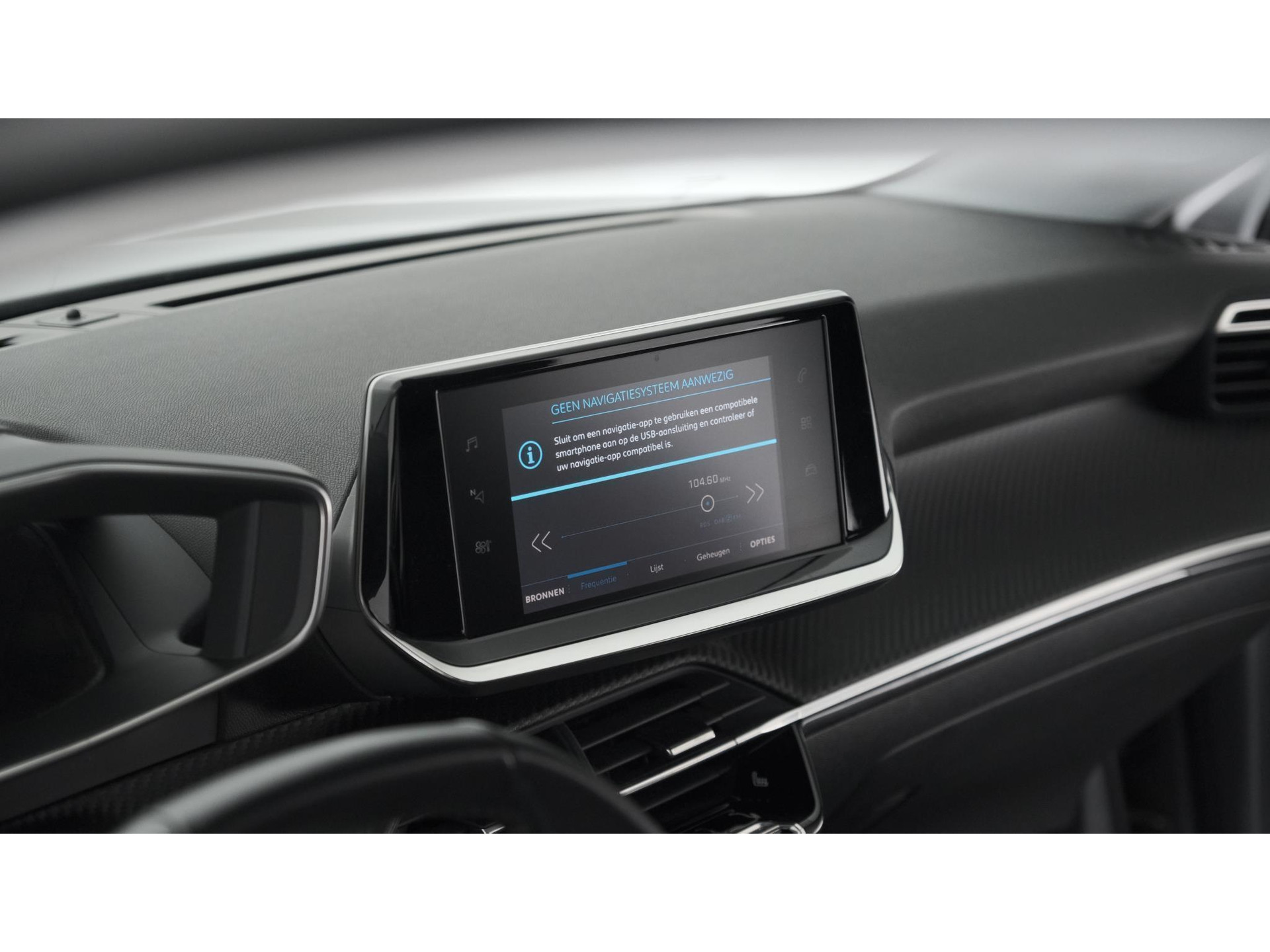 Peugeot 208 PureTech 100 EAT8 Allure | Parkeersensoren | Stoelverwarming | Apple Carplay | Climate Control