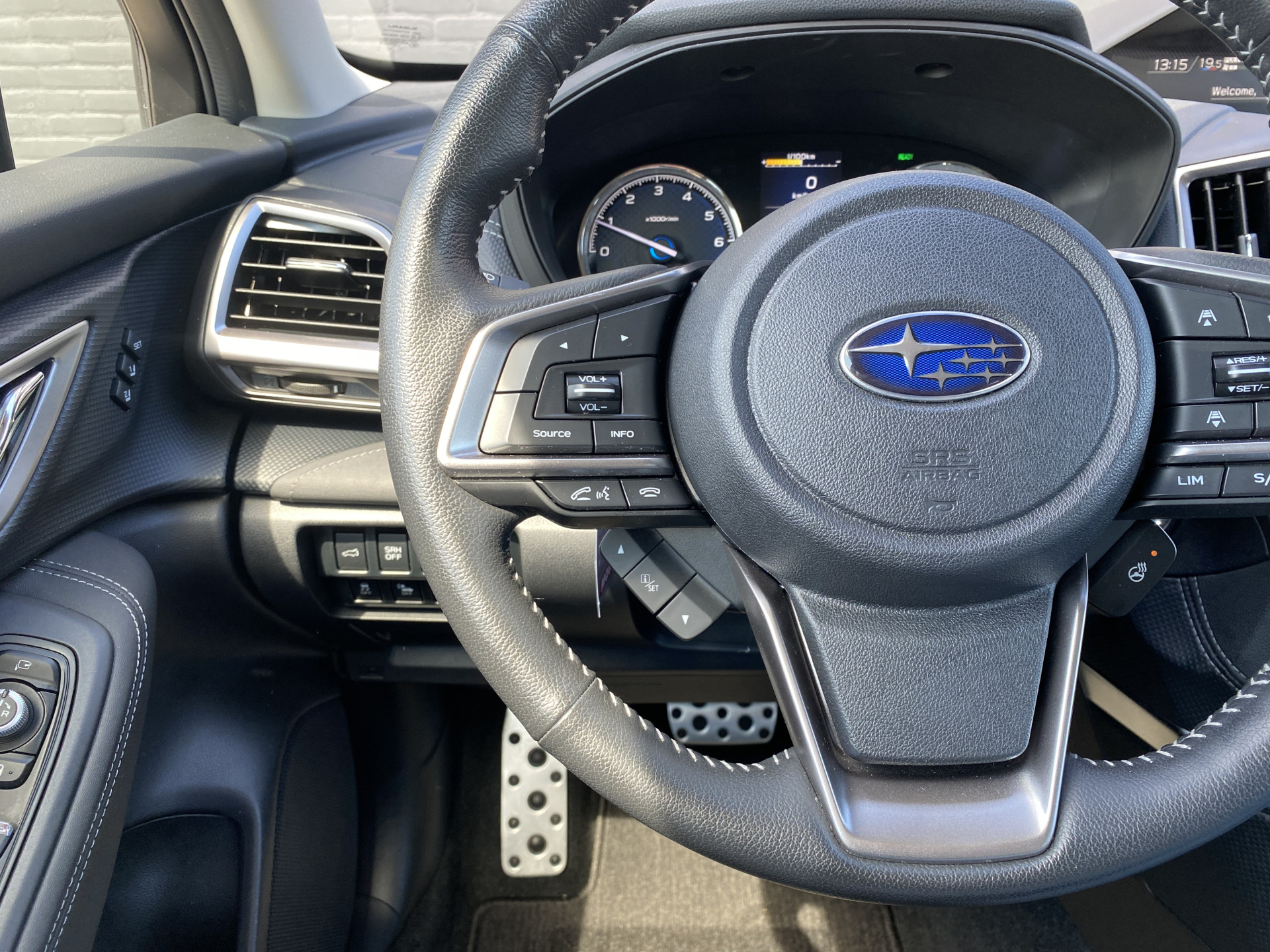 Subaru Forester 2.0i e-BOXER Luxury AUT. | dealer onderh. | leder interieur | trekhaak | adapt. cruise | carplay | memory seat