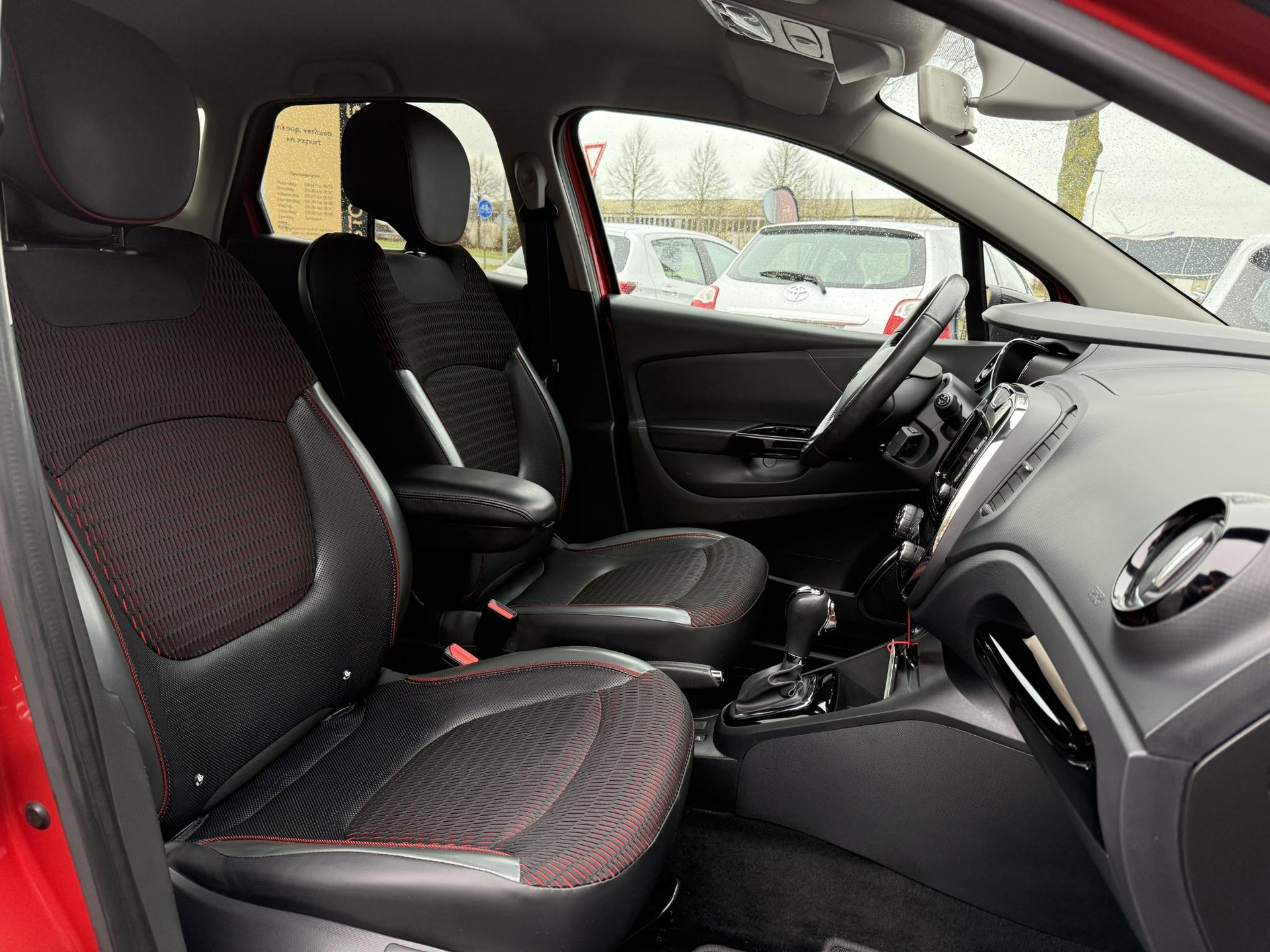 Renault Captur 1.2 TCe Xmod 1e Eigenaar,Trekhaak,Camera,Navi,Stoelverw,Keyless,Halfleder,Lm velgen,120pk,Automaat,Pdc,Apk tot 03-2027