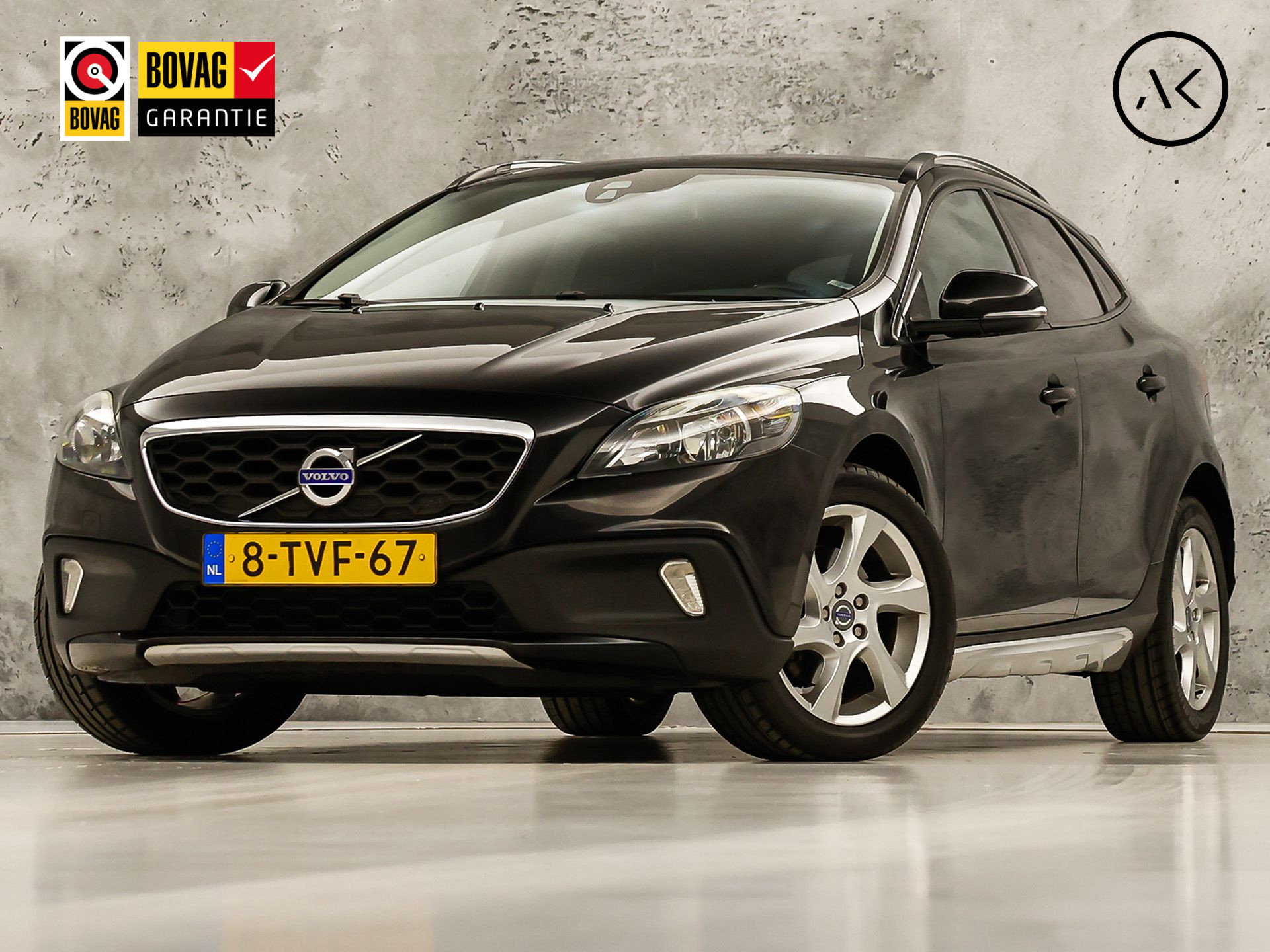 Volvo V40 Cross Country 1.6 T4 Sport 179Pk (NAVIGATIE, CLIMATE, GETINT GLAS, TREKHAAK, SPORTSTOELEN, PARKEERSENSOREN, CRUISE, NIEUWSTAAT)