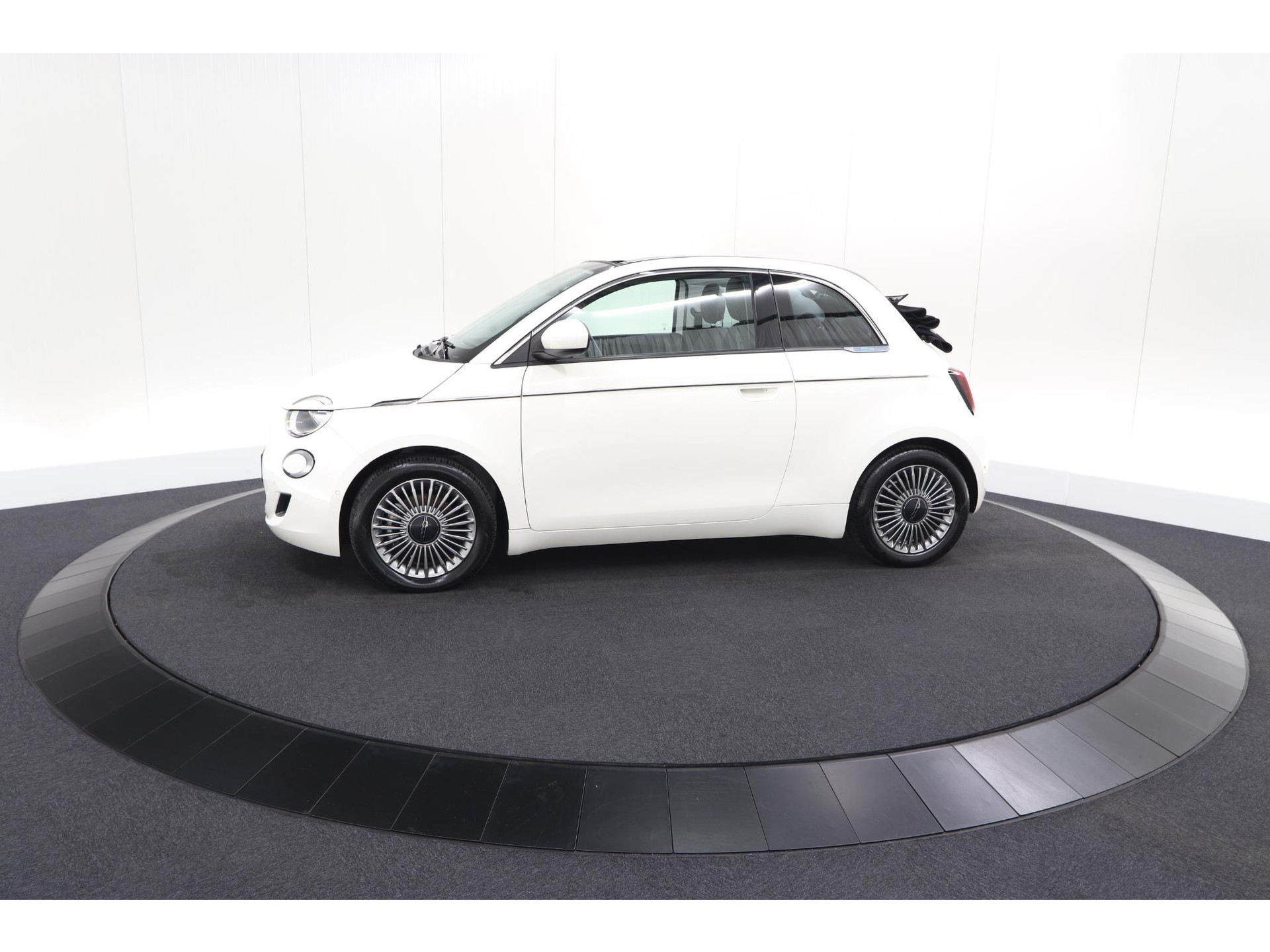 Fiat 500 C Icon 42 kWh | 97,3% SOH | Convenience Pack | Camera | Dodehoekdetectie | Stoelverwarming