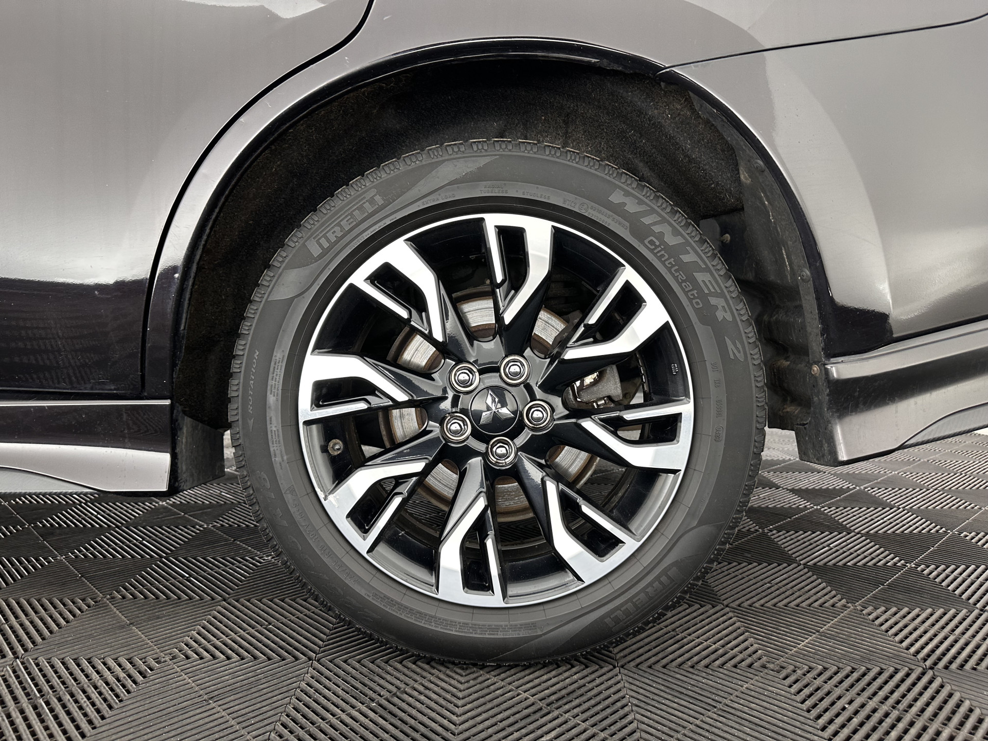 Mitsubishi Outlander 2.4 PHEV Intense AWD (Plug-in) (INCL-BTW) *LEATHER-ALCANTARA | FULL-LED | KEYLESS | BLINDSPOT | CAMERA | HEATED-COMFORTSEATS | ECC | SHIFTPADDLES | PDC | CRUISE | PRIVACYGLASS | DAB | TOWBAR | CARPLAY | 18''ALU*