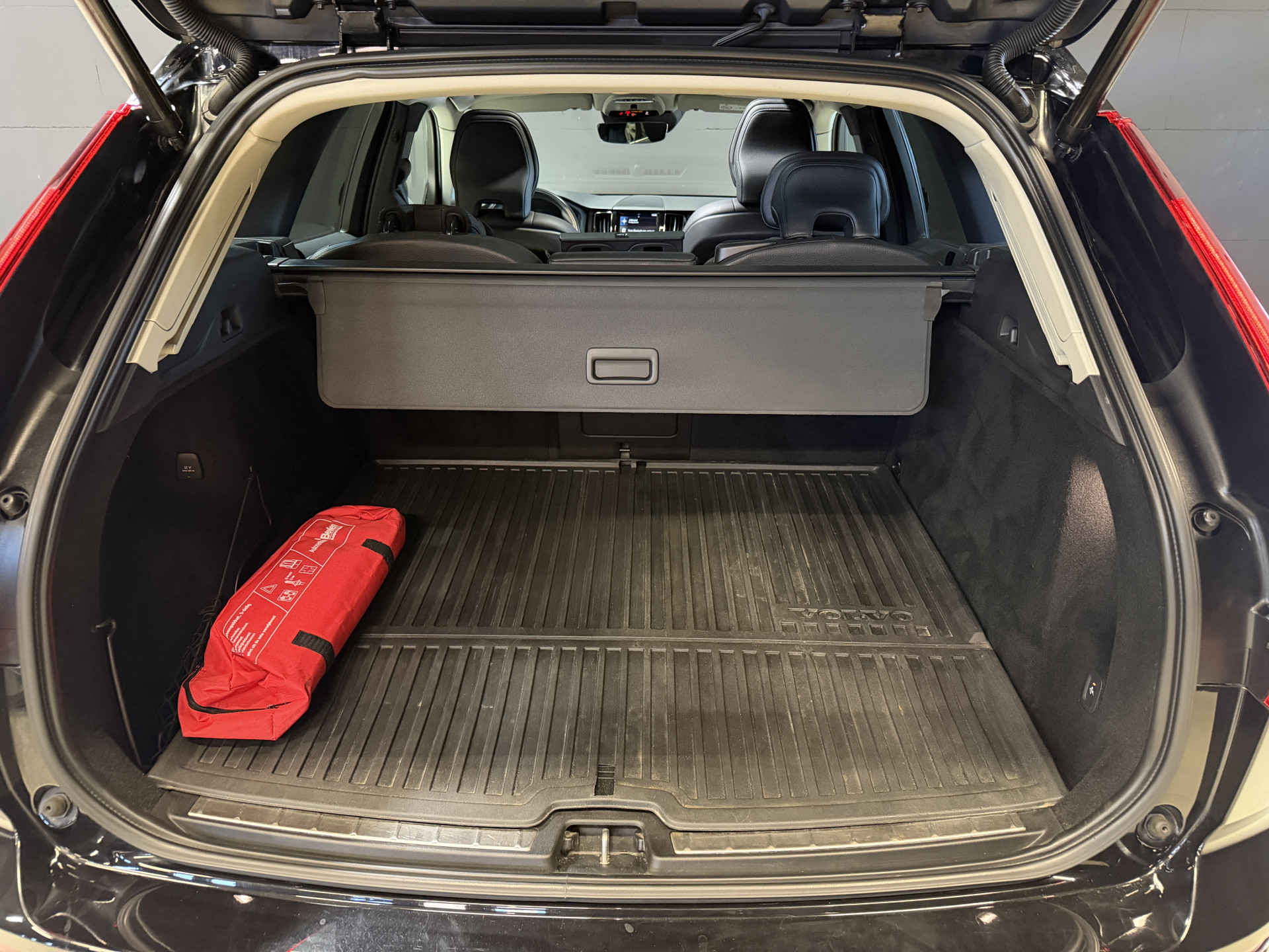 Volvo XC60 2.0 Recharge T8 AWD Inscription | Panoramadak | Elektr. trekhaak | Harman/Kardon | Camera | Stoel/stuurverwarming | Adapt. cruise