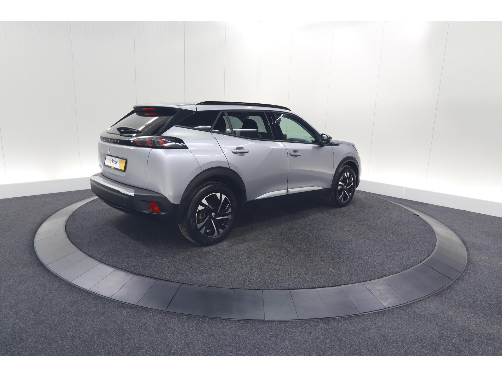 Peugeot e-2008 EV Allure Pack 50 kWh | 3 Fase Laadfunctie | Camera | Navigatie | Parkeersensoren | Apple Carplay