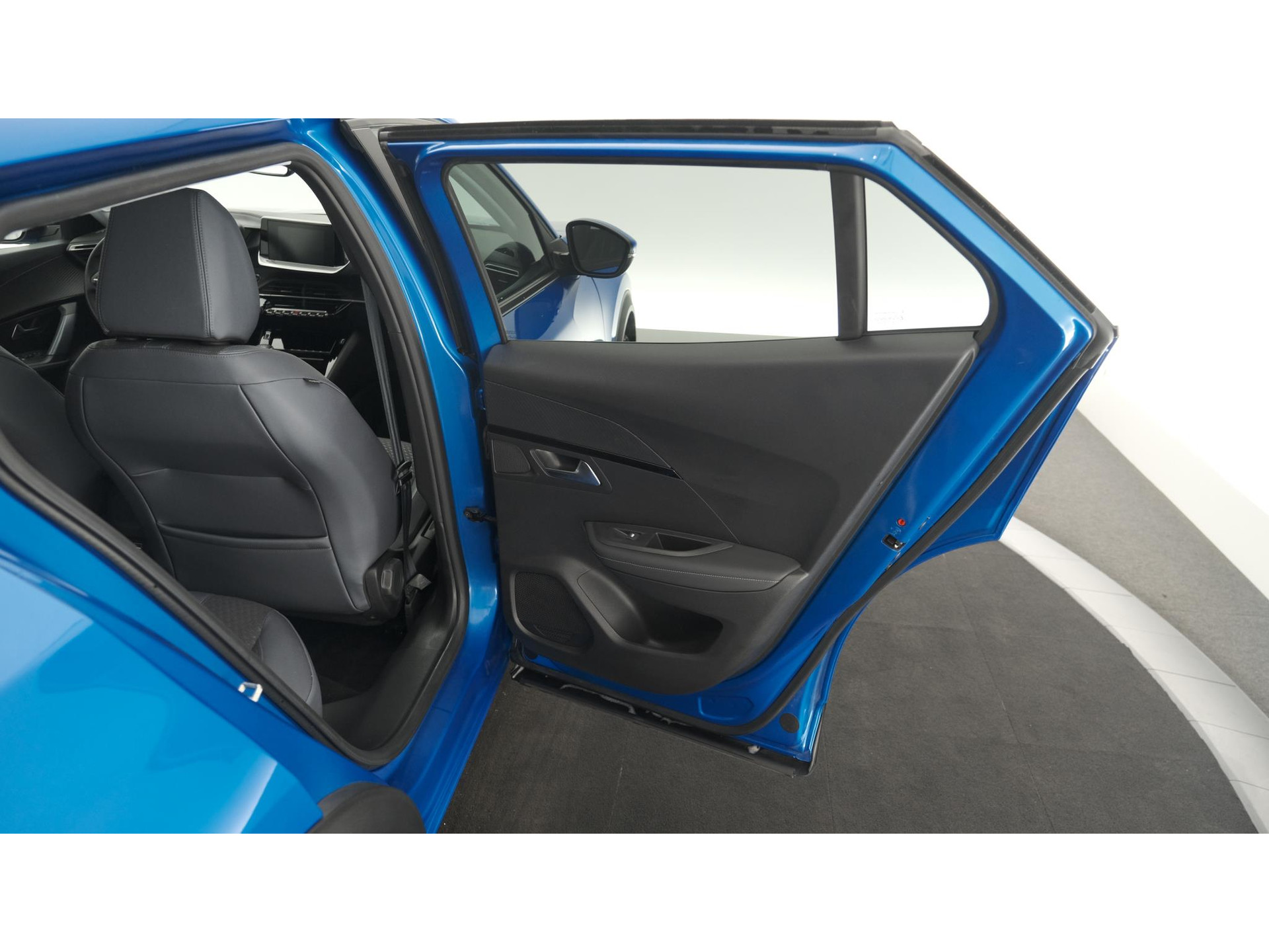 Peugeot 2008 PureTech 130 Allure | Trekhaak | Camera | Apple Carplay | Stoelverwarming | Parkeersensoren