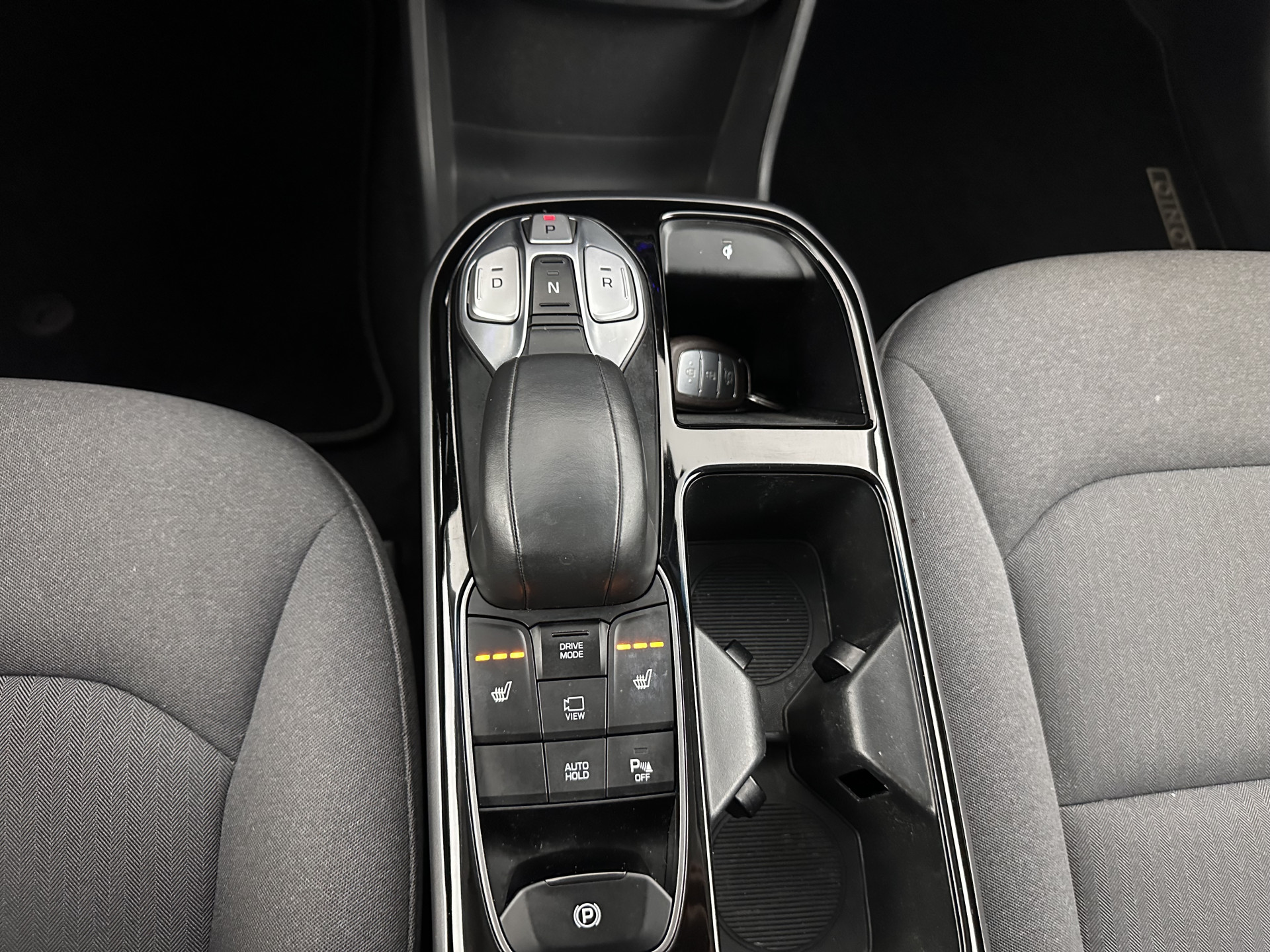 Hyundai IONIQ Comfort EV 38 kWh {SOH-100%} (INCL-BTW) *FULL-LED | ADAPTIVE-CRUISE | CAMERA | KEYLESS | DAB+ | NAVI-FULLMAP | HEATED-COMFORTSEATS | PRIVACYGLASS | ECC | AMBIENTLIGHT | DIGI-COCKPIT | SHIFTPADDLES | LANE-ASSIST | PDC | .