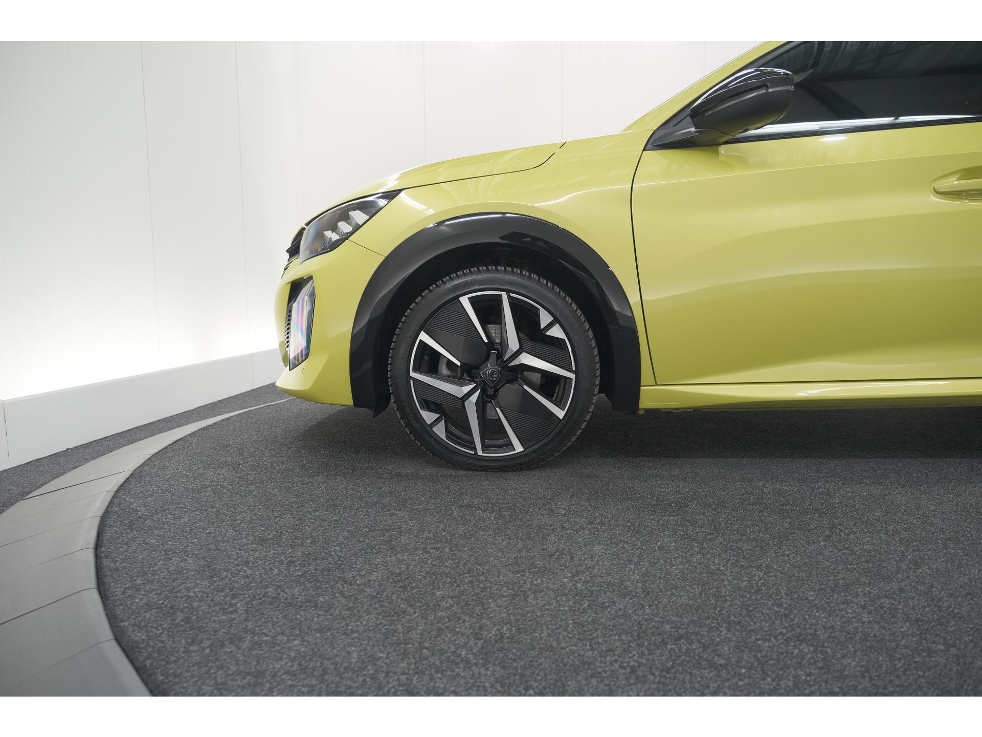 Peugeot 208 Hybrid 136 e-DCS6 GT | Camera | Apple Carplay | Parkeersensoren