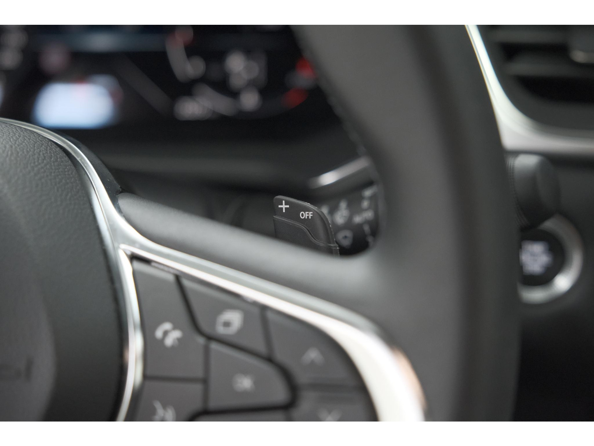 Renault Captur Mild Hybrid 140 EDC Techno | 360 Camera | Groot scherm | Stoelverwarming | Parkeersensoren | Allseason banden