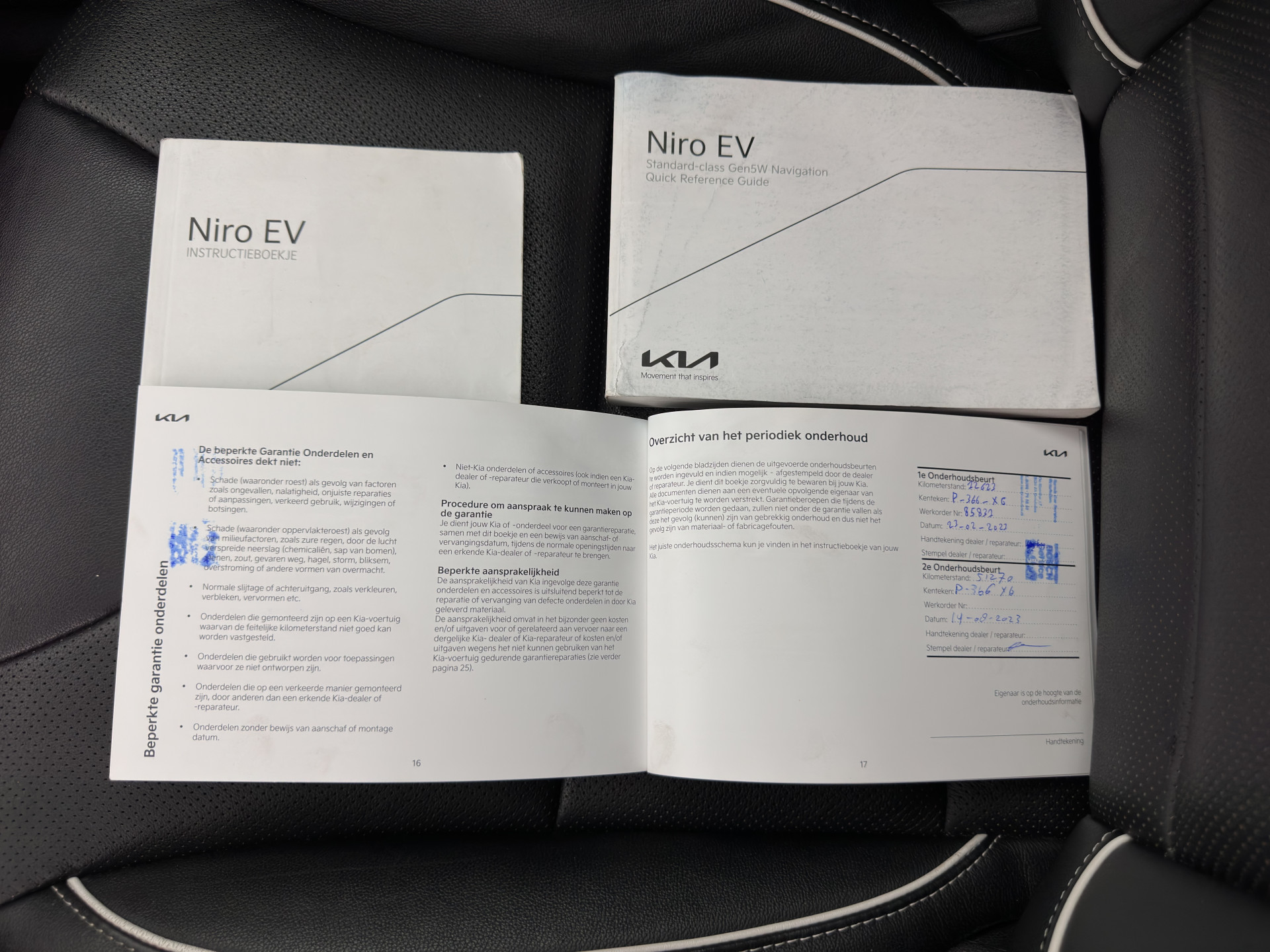 Kia e-Niro ExecutiveLine 64 kWh [ 3-Fase ] {SOH-100%} (INCL-BTW) Aut. *PANO | LEATHER | JBL-AUDIO | FULL-LED | NAVI-FULLMAP | DAB | ADAPTIVE-CRUISE | CAMERA | MEMORY-PACK | LANE-ASSIST | CCS-FASTLOADER | KEYLESS | DIGI-COCKPIT | 17"ALU*