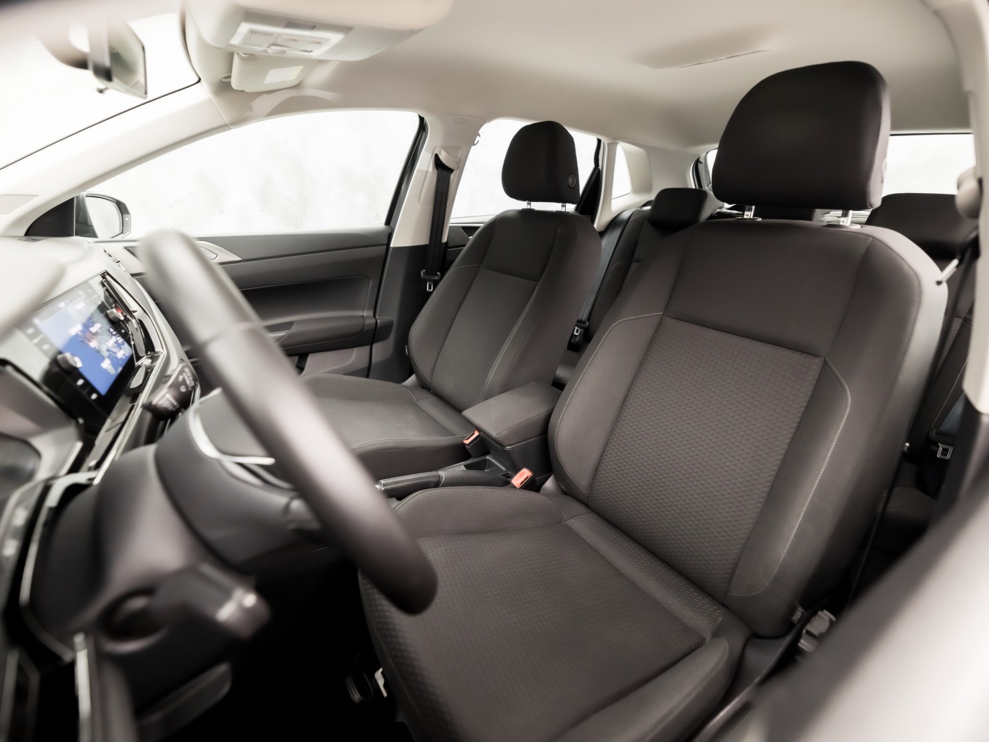 Volkswagen Polo 1.0 TSI Sportline (APPLE CARPLAY, GROOT NAVI, GETINT GLAS, LM VELGEN, SPORTSTOELEN, ADAPTIVE CRUISE, NIEUWSTAAT)
