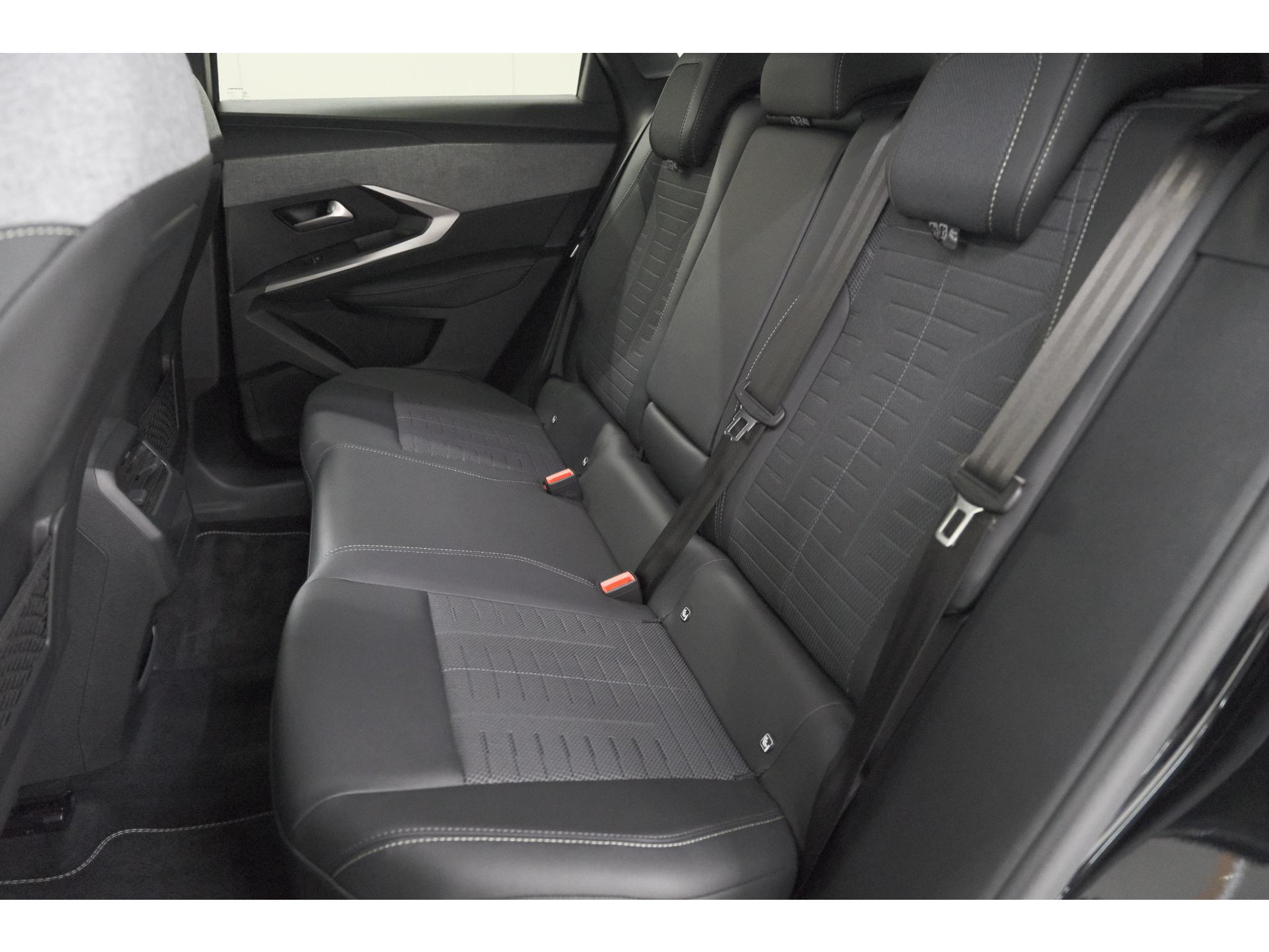 Peugeot 3008 1.2 Hybrid 145 GT | Elektrische Kofferklep | Camera | Adaptieve Cruise Control | Apple CarPlay