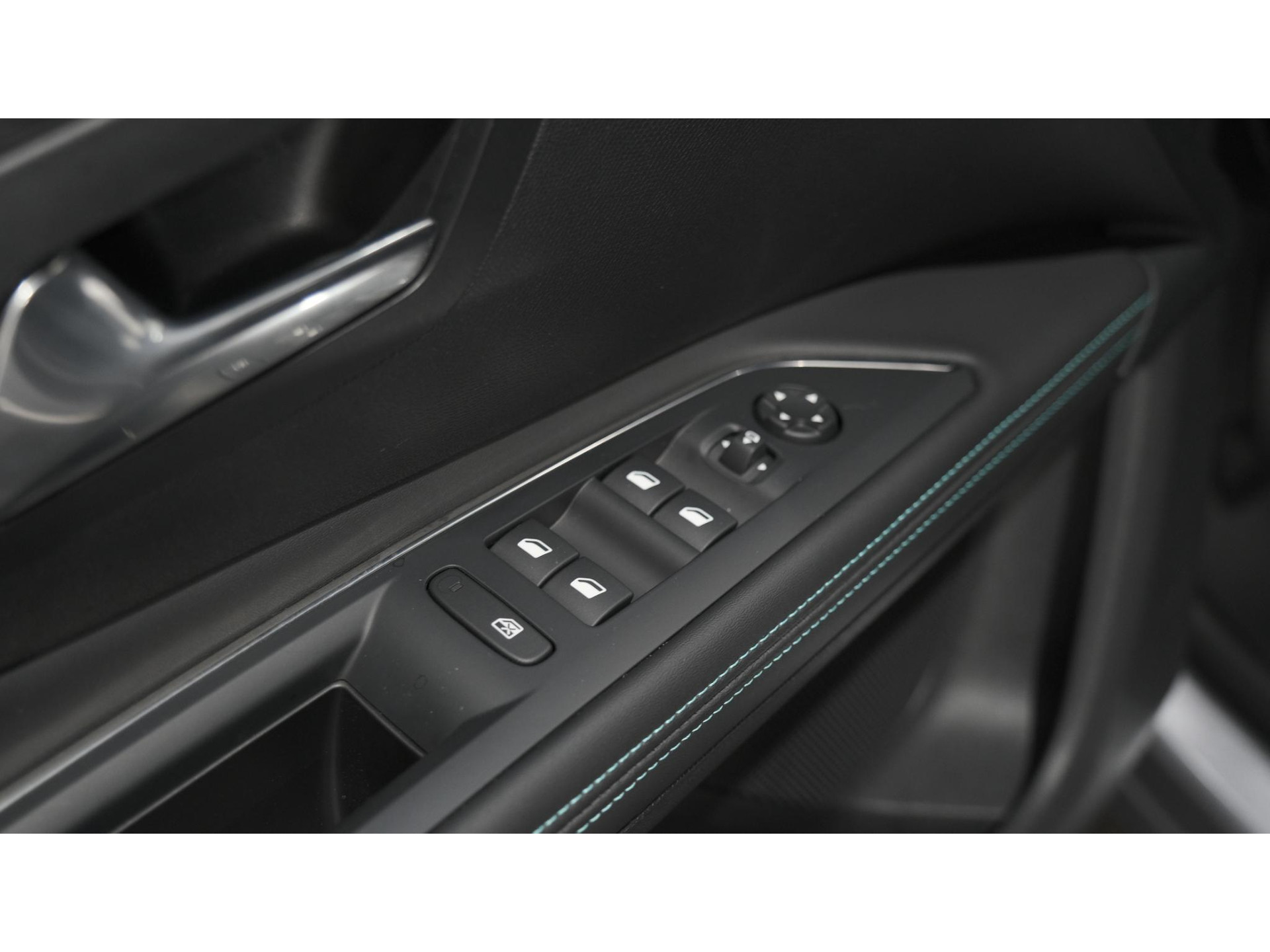 Peugeot 5008 PureTech 130 EAT8 Allure Pack Business | 7 Zitplaatsen | Camera | Dodehoekdetectie | Navigatie | Elektronische Achterklep