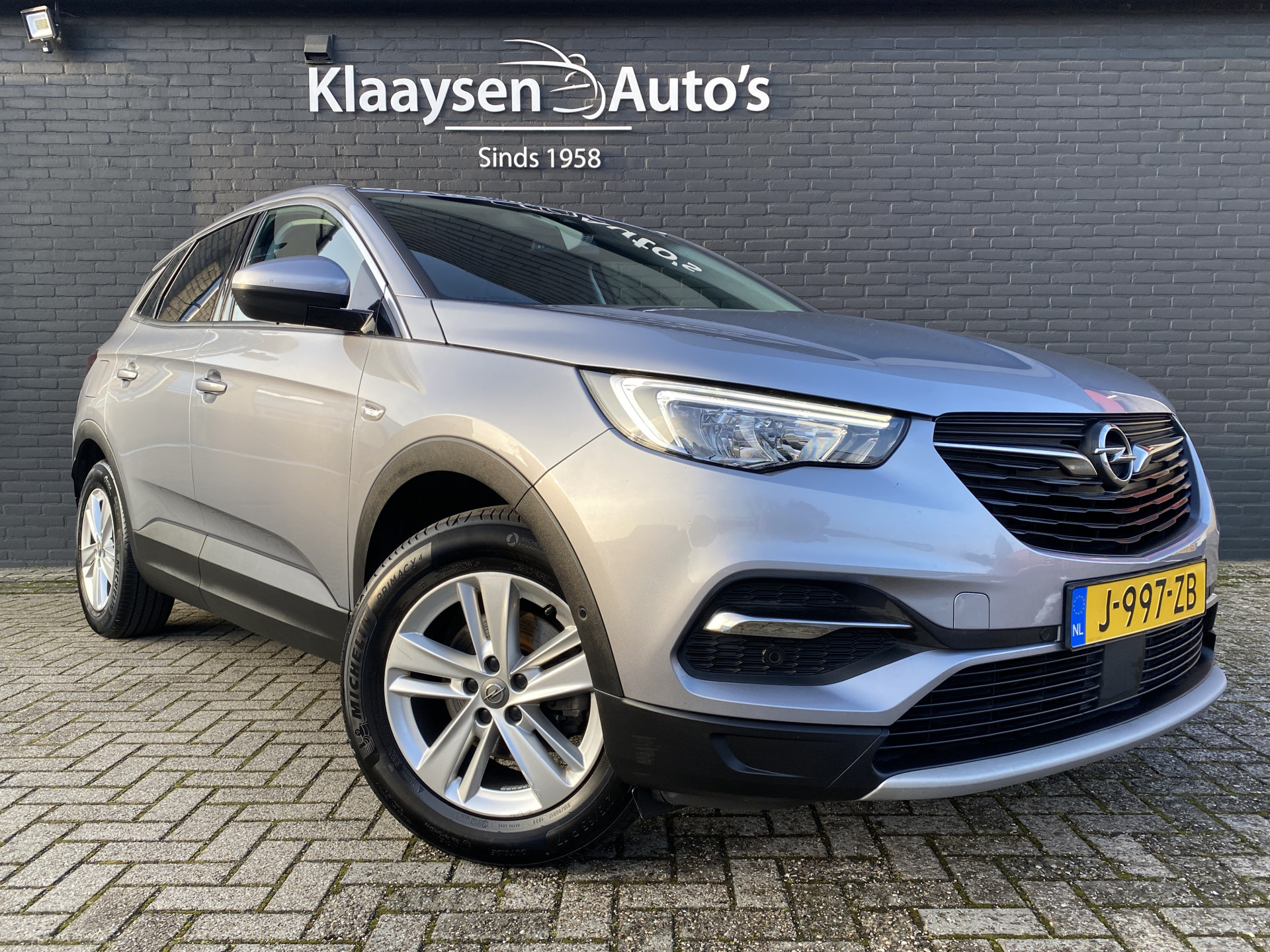 Opel Grandland X 1.2 Turbo Business Executive 130 pk | 1e eigenaar | dealer onderh. | leder interieur | navigatie | camera | carplay