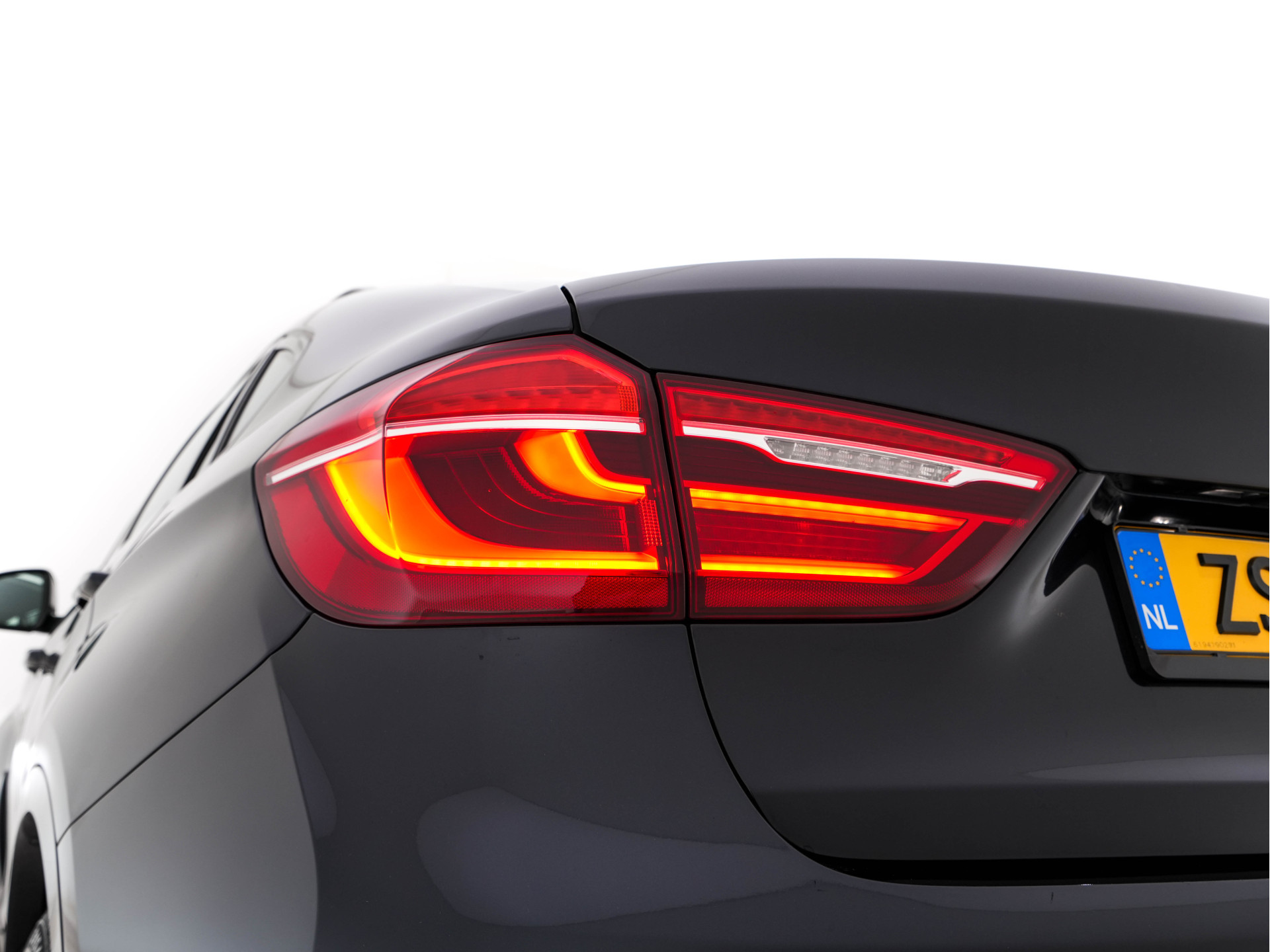 BMW X6 xDrive30d High Executive Design-Edition-Extravagance Aut. *PANO | LEATHER-ALCANTARA | FULL-LED | MEMORY-PACK | HEAD-UP | HIFI-SOUND | KEYLESS | DAB+ | BLIND-SPOT | CAMERA | HEATED-SPORTSEATS | SHIFTPADDLES | SOFTCLOSE | TOWBAR | 20''ALU*