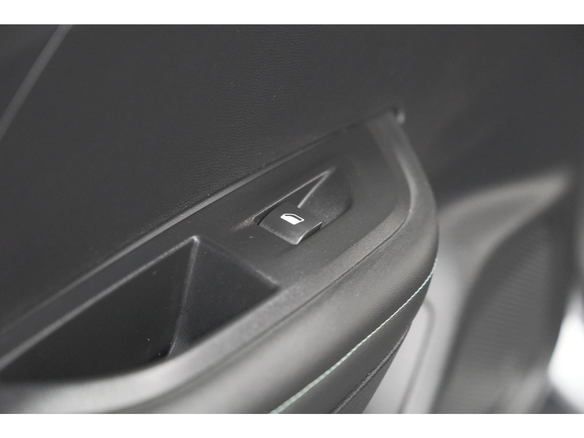 Peugeot 2008 PureTech 130 Allure Pack | Camera | Adaptieve Cruise Control | Apple Carplay | Stoelverwarming
