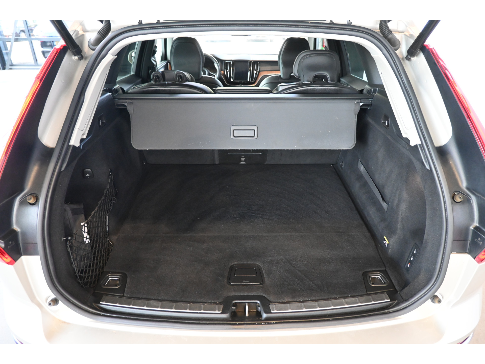 Volvo XC60 2.0 T8 Twin Engine AWD Inscription Harman/Kardon Navigatie Panoramadak Carplay Goed Onderhouden! Inruil Mogelijk!