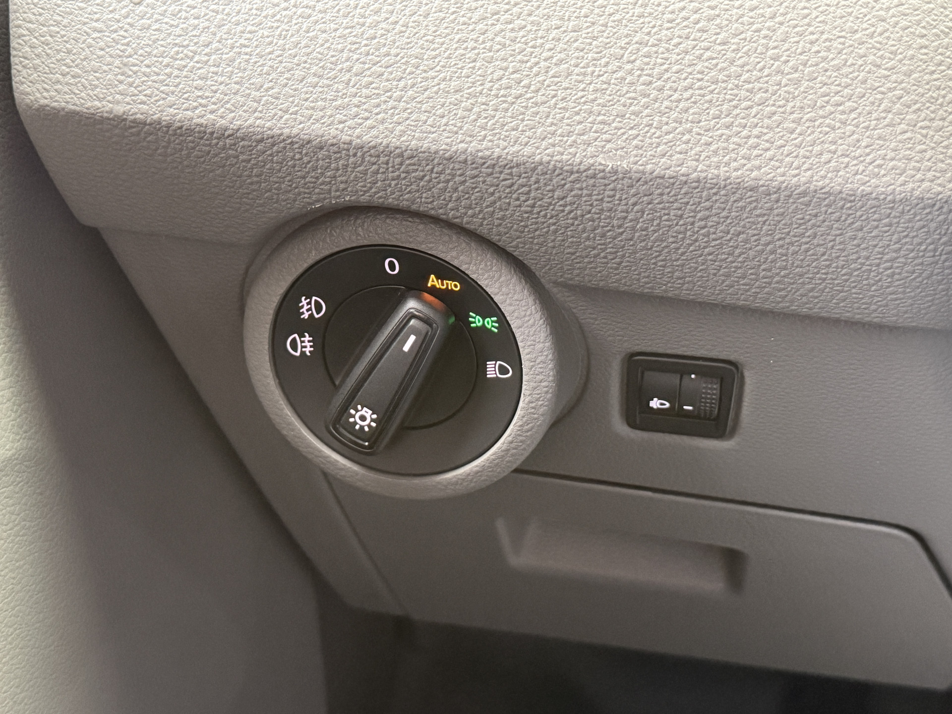 Volkswagen Transporter 2.0 TDI L2H1 30 DC Highline | Origineel NL | Apple carplay  | Camera | Trekhaak |