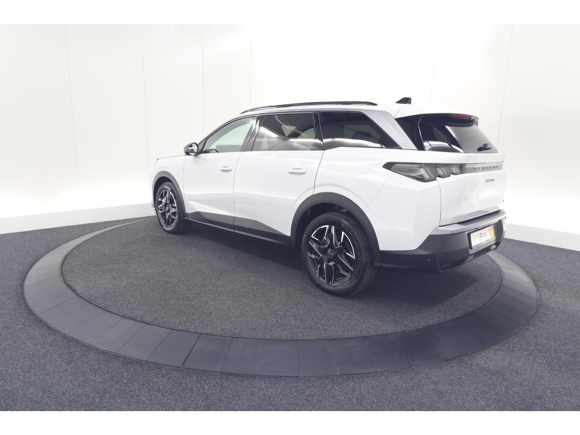 Peugeot 5008 Hybrid 136 e-DCS6 Allure | 7 Zitplaatsen | Camera | Stoelverwarming | Panoramic Navigation pack