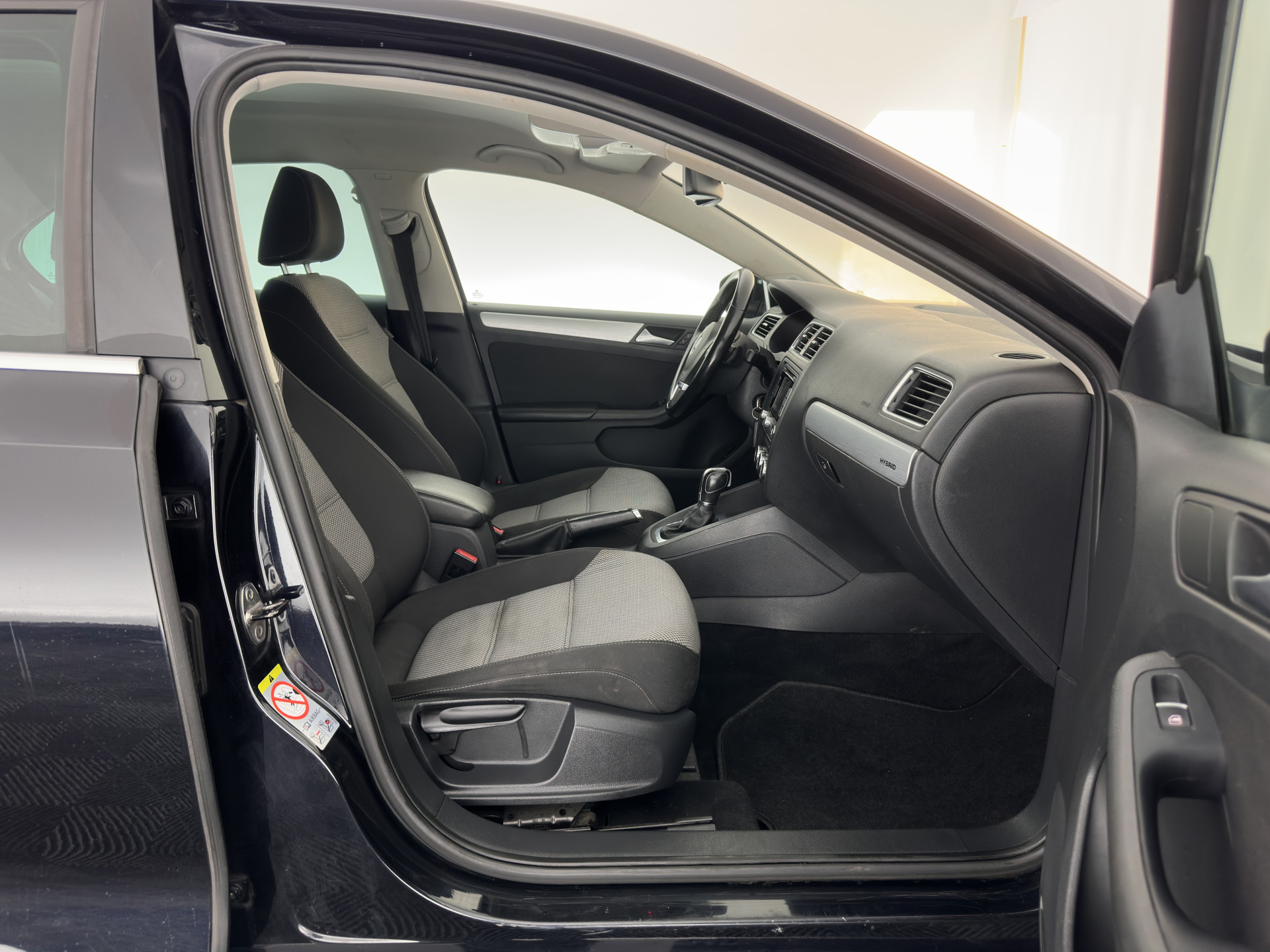 Volkswagen Jetta 1.4 TSI Hybrid Highline Aut. *XENON | NAVI-FULLMAP | COMFORT-SEATS | PRIVACY-GLASS | SHIFT-PADDLES |  ECC | PDC | CRUISE | 17''ALU*