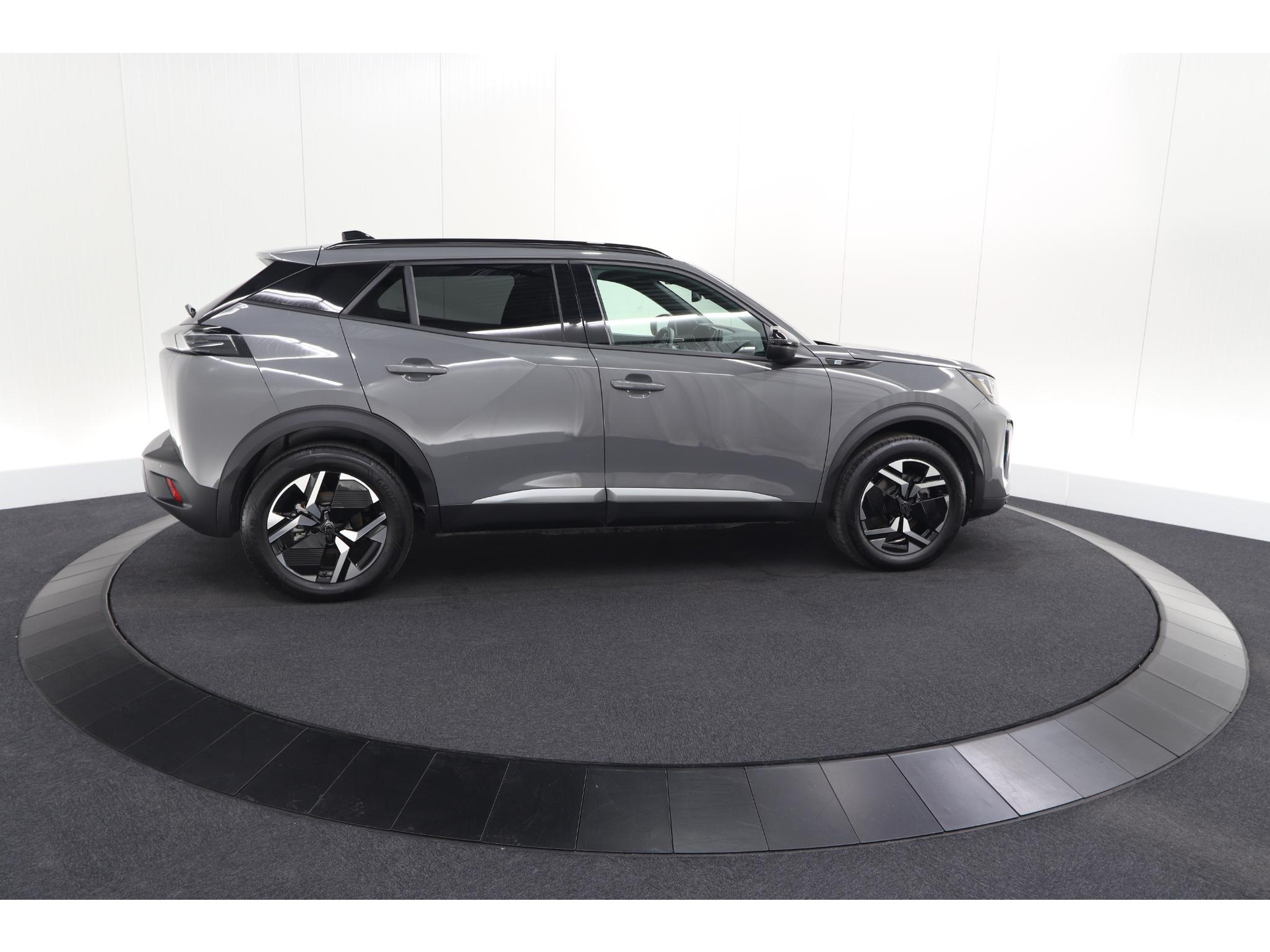 Peugeot e-2008 EV Allure 54 kWh | 97,2% SOH | 11 KW Lader | Apple Carplay | Parkeersensoren