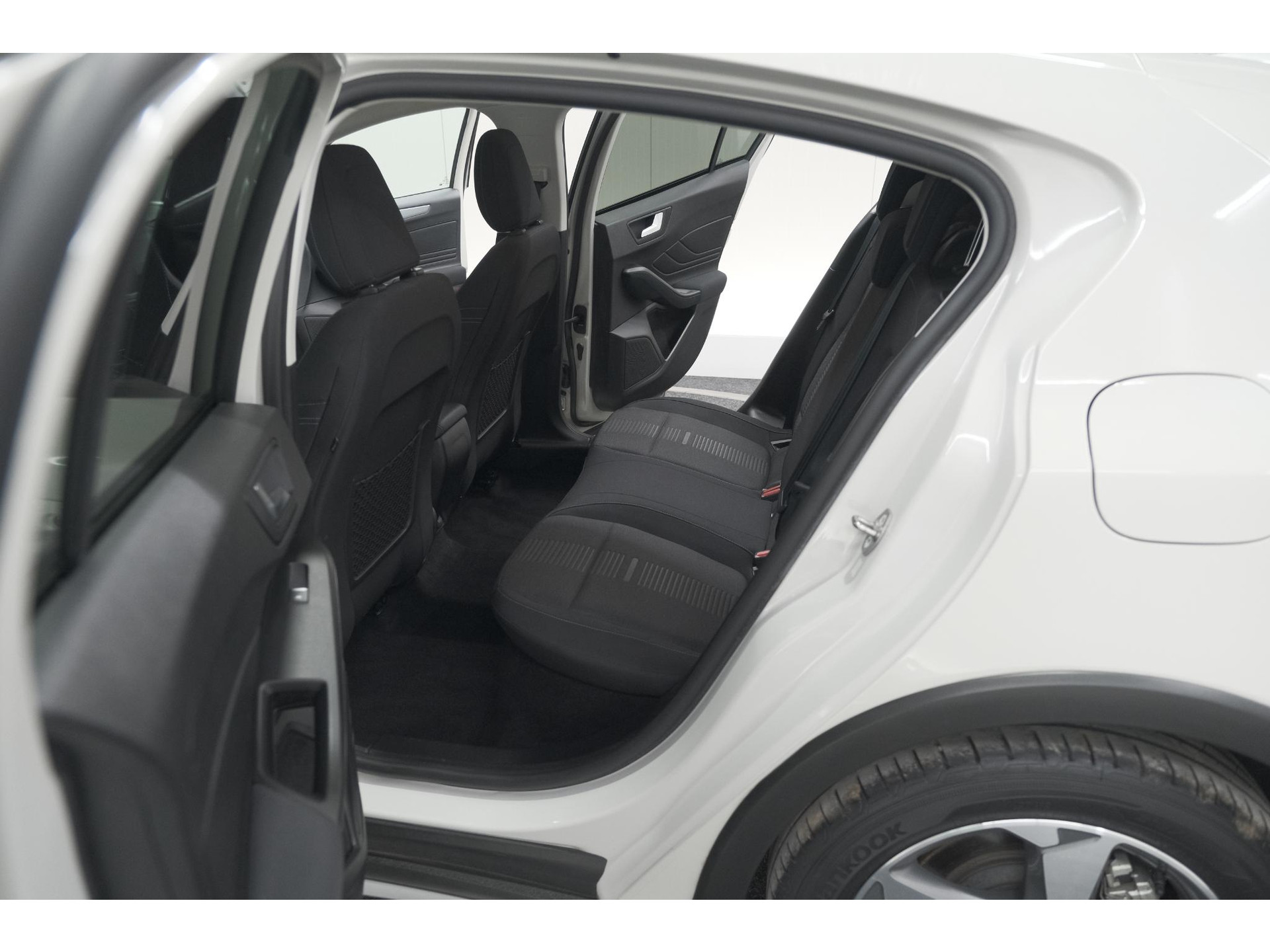 Ford Focus 1.5 EcoBoost Active Business | Lage Kilometerstand | Navigatie | Parkeersensoren | Apple Carplay