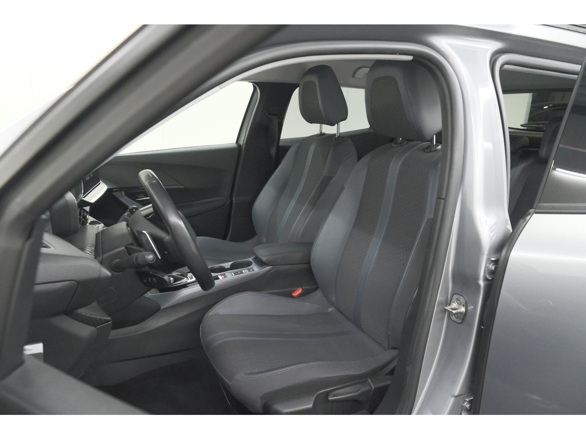 Peugeot 2008 PureTech 130 EAT8 Allure | Trekhaak Afneembaar | Camera | Navigatie | Parkeersensoren