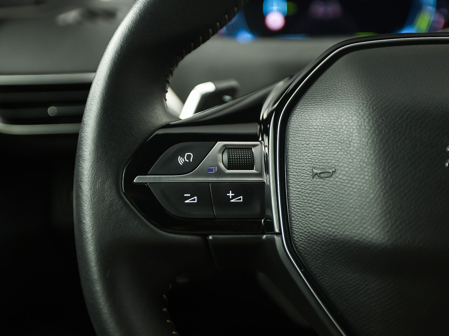 Peugeot 3008 1.6 HYbrid 225 Allure Sport 225Pk Automaat (APPLE CARPLAY, GROOT NAVI, 360 CAMERA, LEDER, SPORTSTOELEN, ZWART HEMEL, KEYLESS, GETINT GLAS, NIEUWSTAAT)