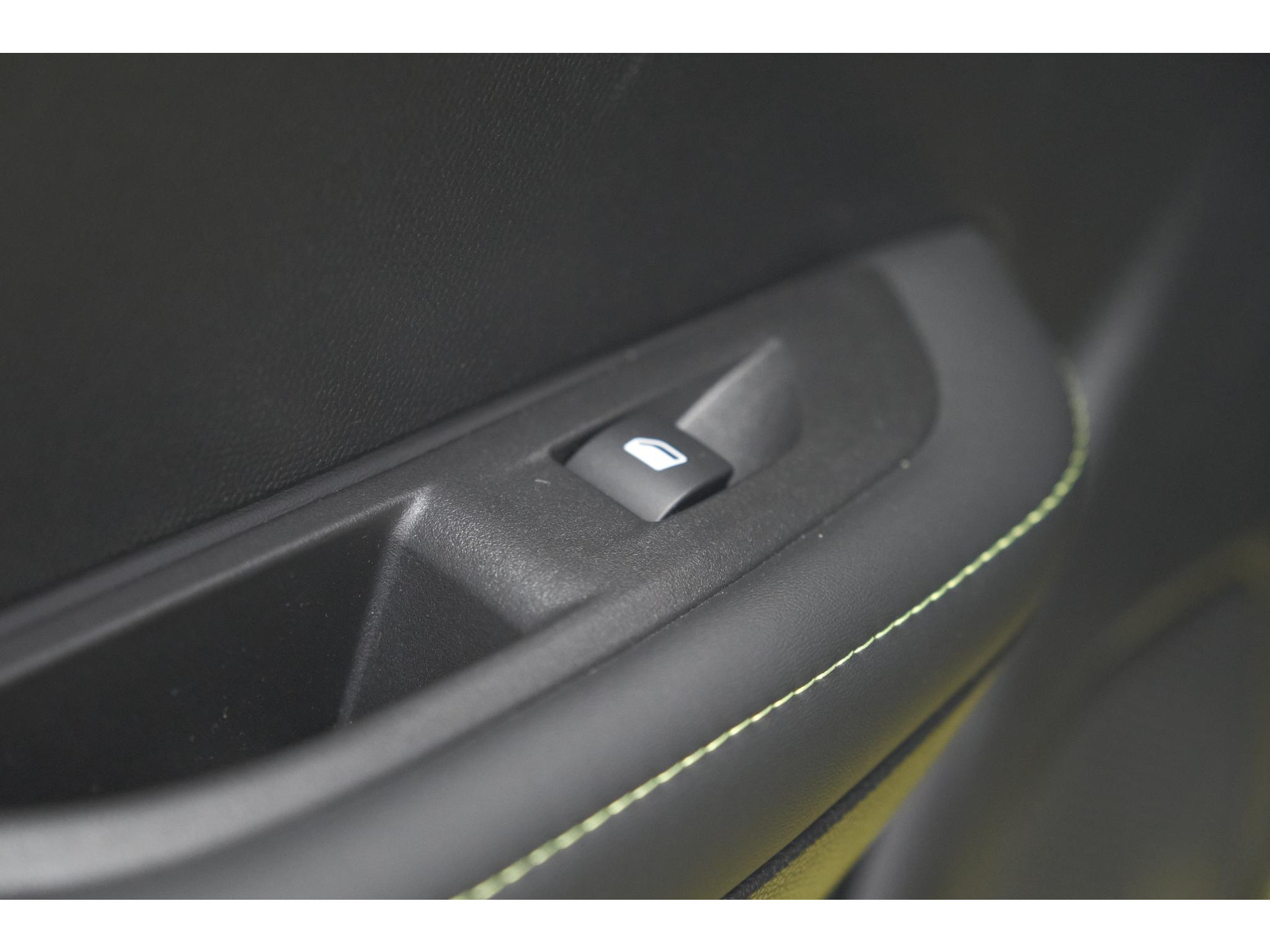 Peugeot 208 Hybrid 136 e-DCS6 GT | Camera | Apple Carplay | Parkeersensoren