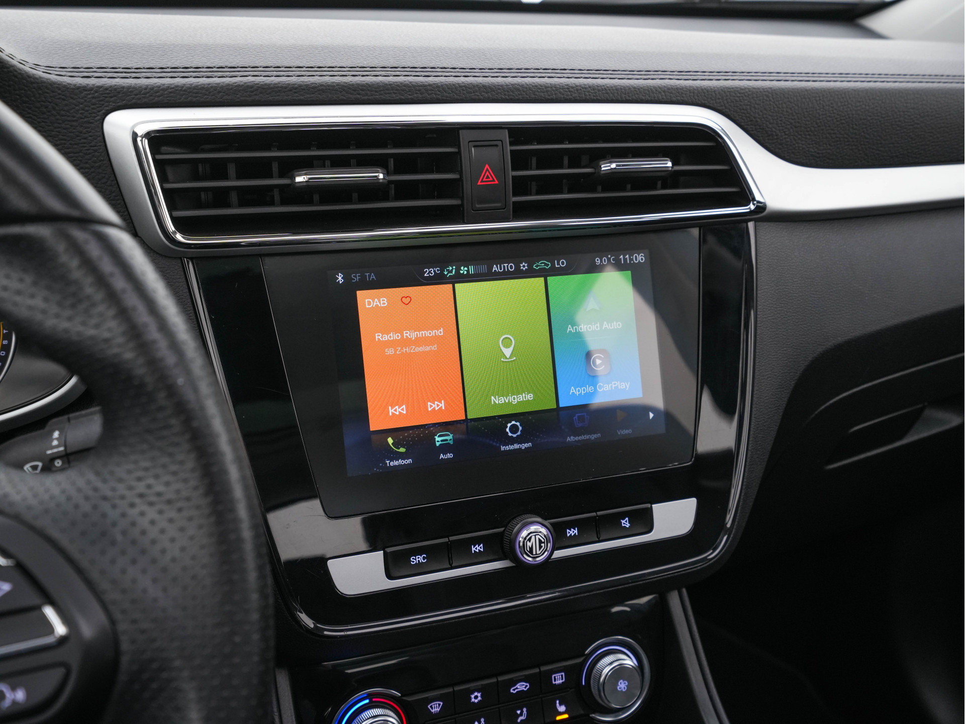 MG ZS EV Luxury 45 kWh (INCL-BTW) Aut. *PANO | LEATHER | CCS-FASTLOADER | KEYLESS | NAVI-FULLMAP | ADAPTIVE-CRUISE | CAMERA | HEATED-SPORTSEATS | CARPLAY | BLINDSPOT | DAB | LANE-ASSIST | 17''ALU*